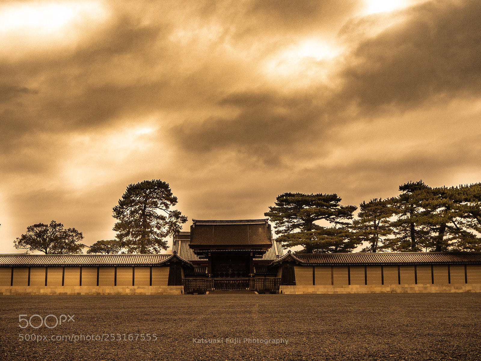 Olympus OM-D E-M10 sample photo. Kenreimon gate photography