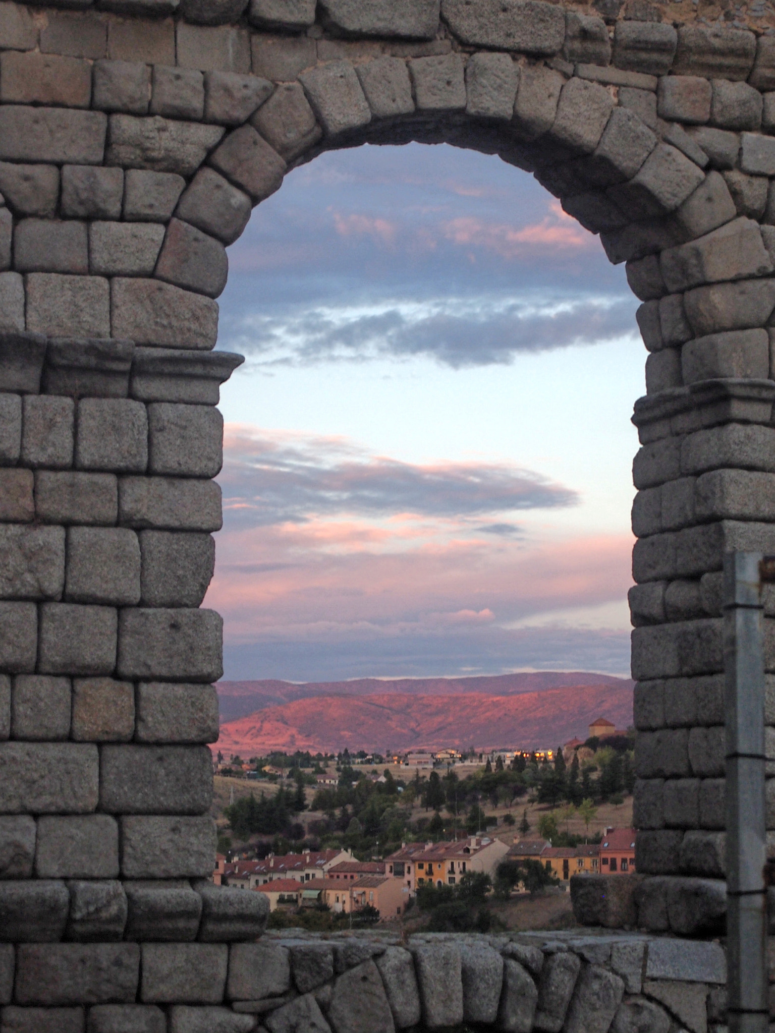 Olympus PEN E-PM1 sample photo. Atardecer en segovia photography