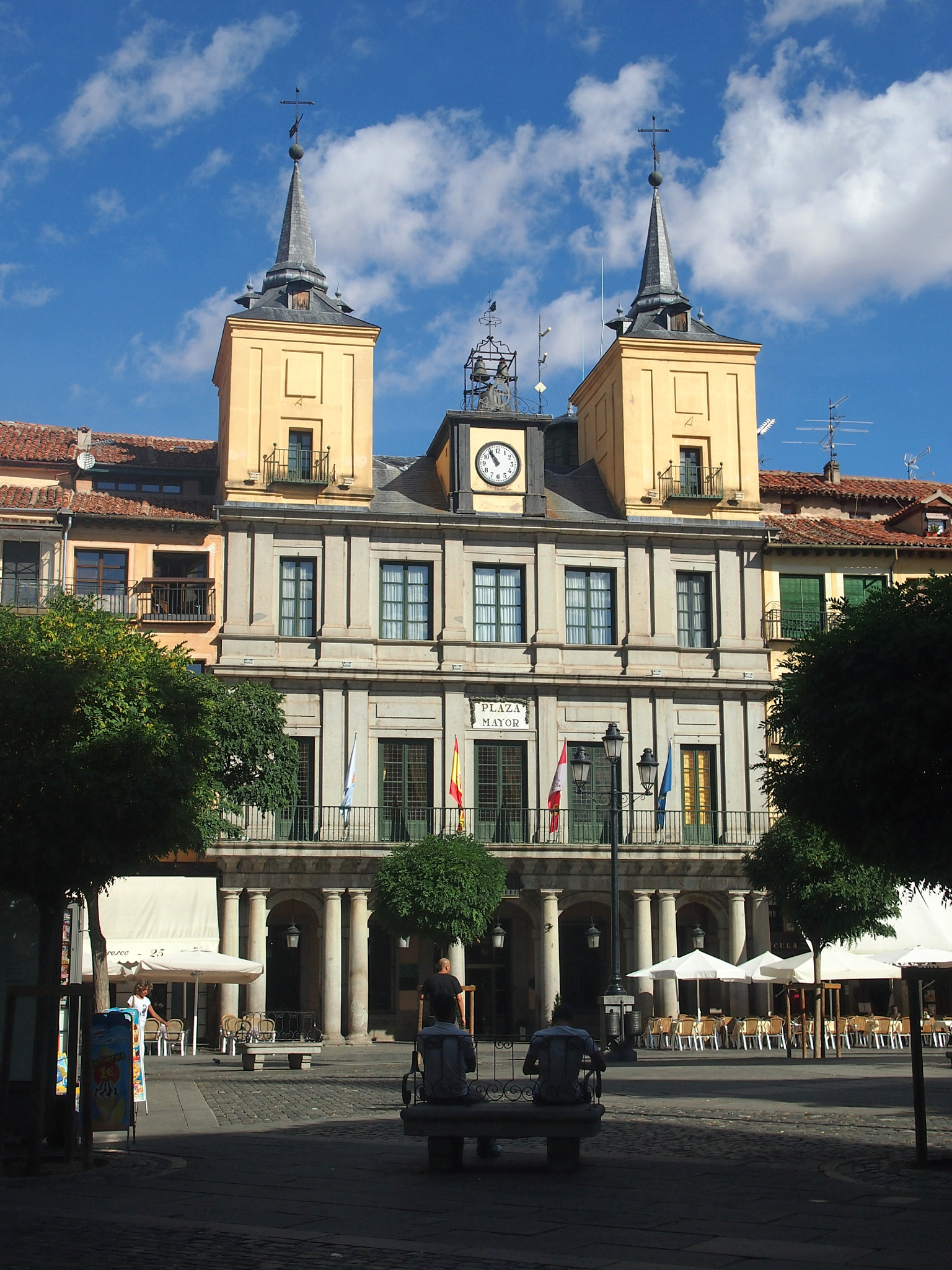 Olympus PEN E-PM1 sample photo. Plaza mayor photography