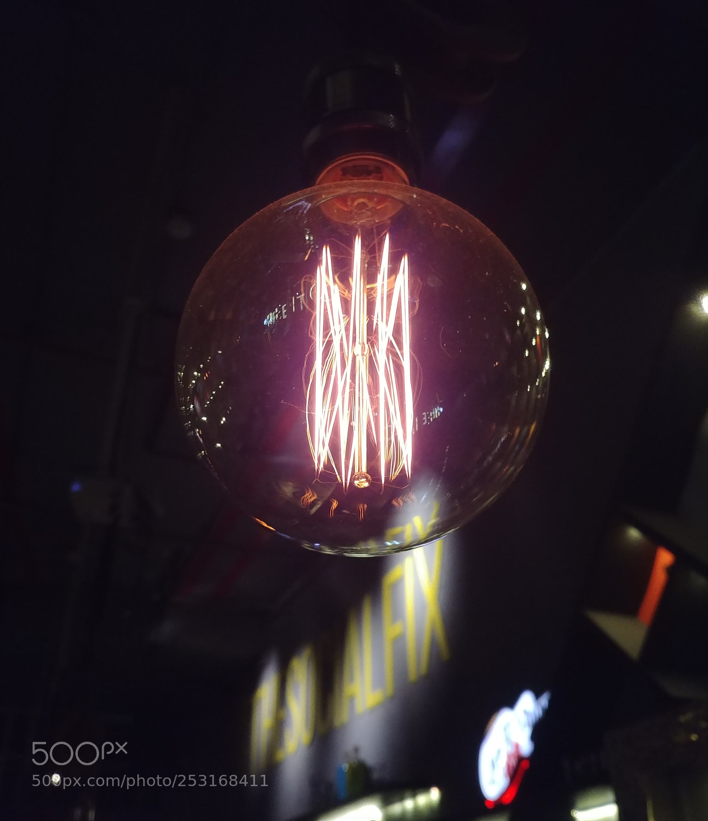 LG G6 sample photo. Lonely glow photography