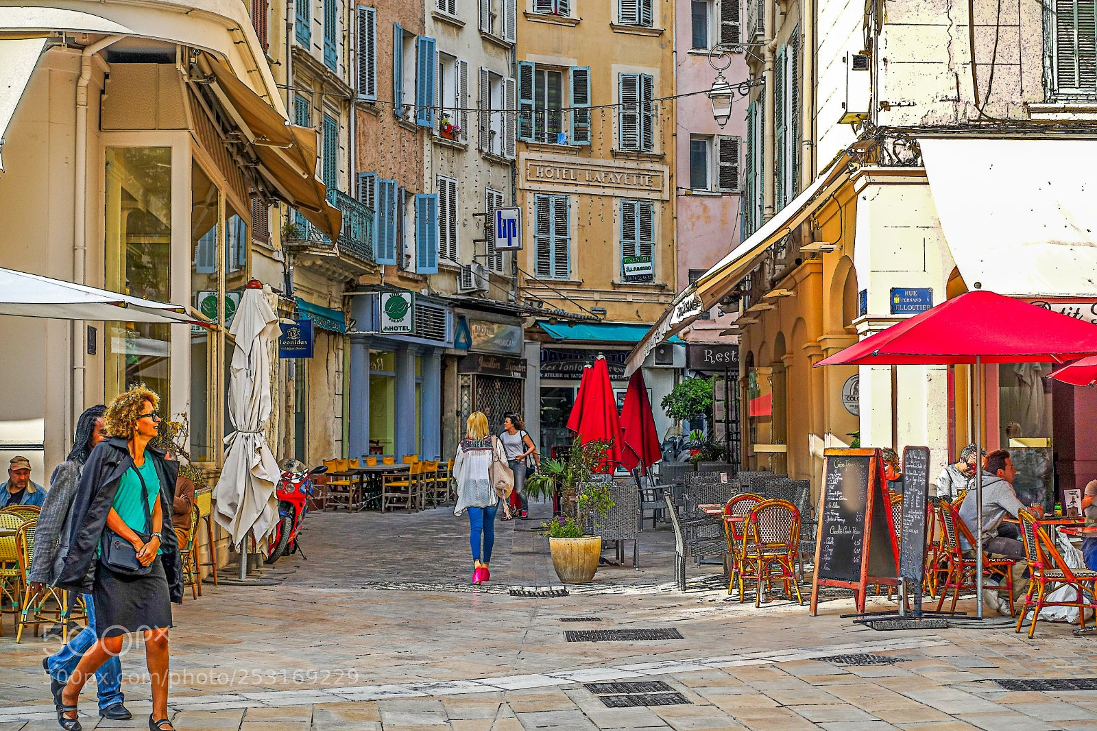 Sony Cyber-shot DSC-RX100 III sample photo. Red shoes in toulon photography