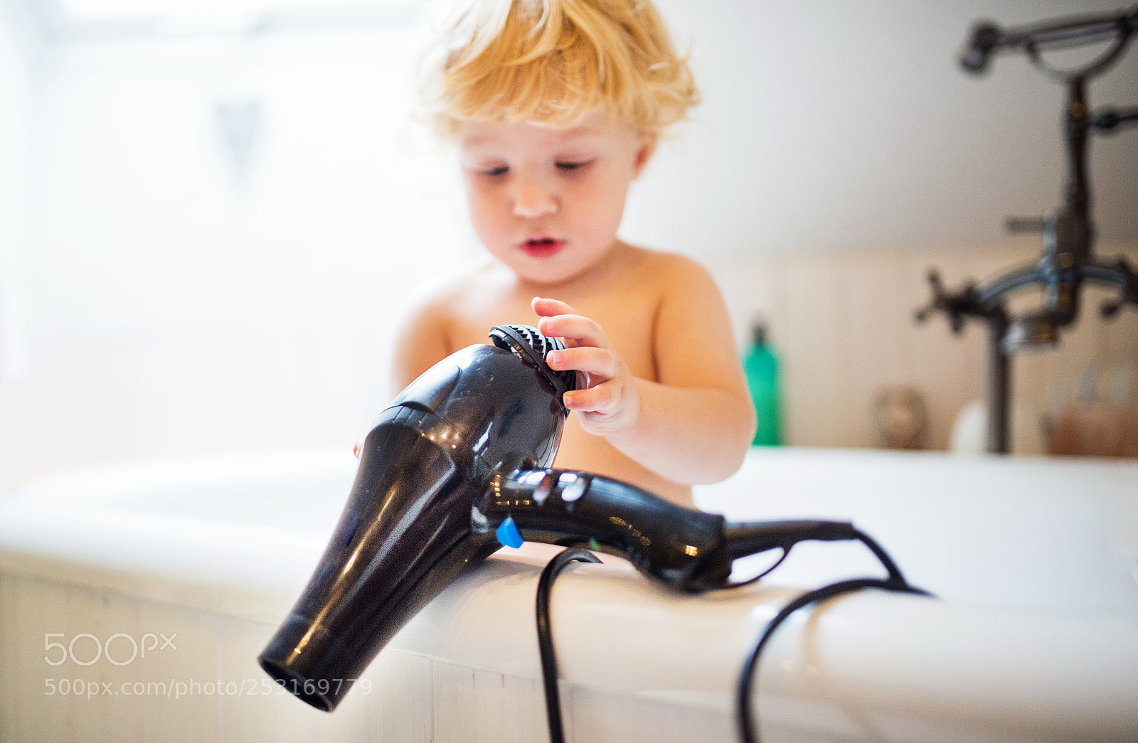 Nikon D4S sample photo. Toddler boy with hairdryer photography