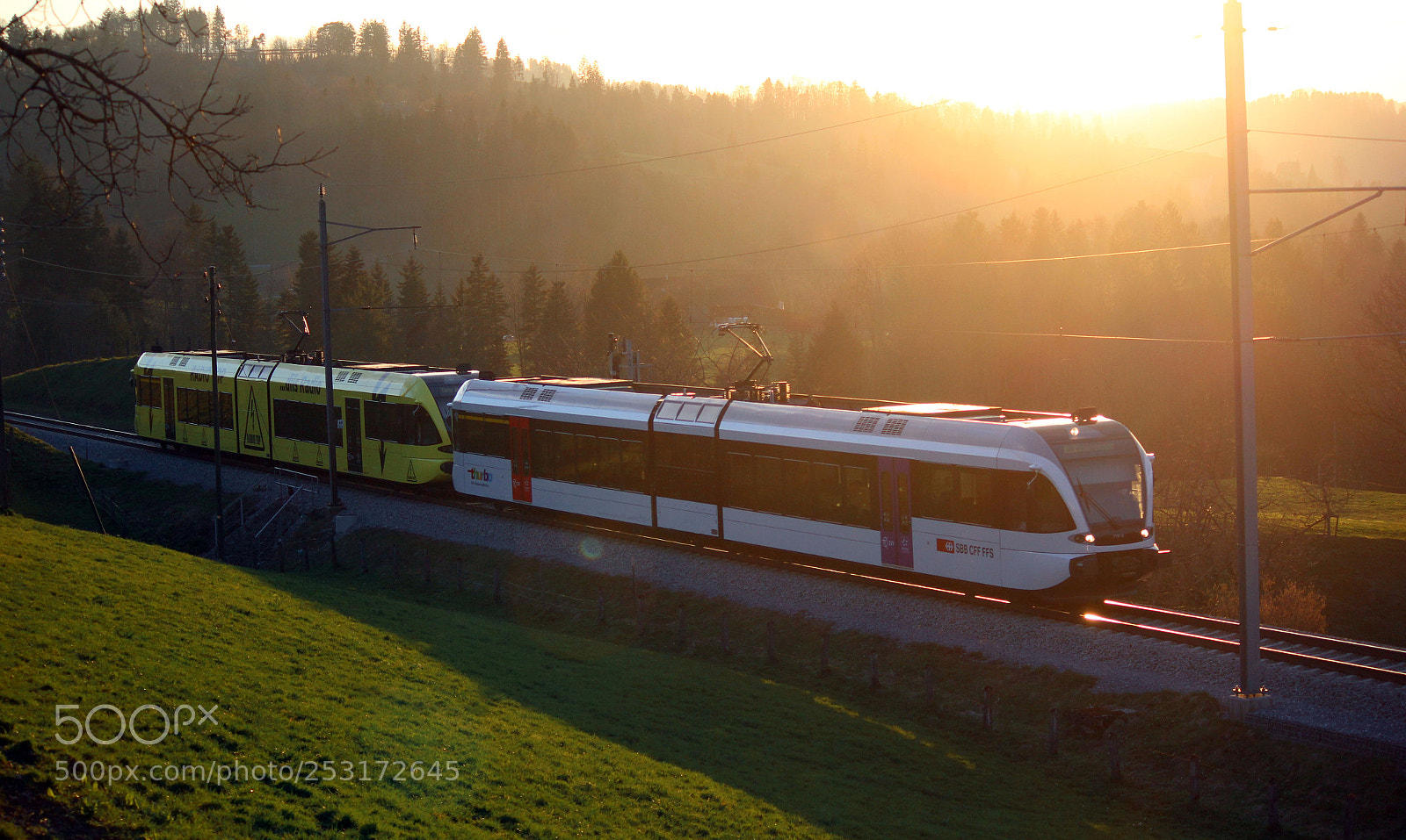 Canon EOS 600D (Rebel EOS T3i / EOS Kiss X5) sample photo. Evening train photography