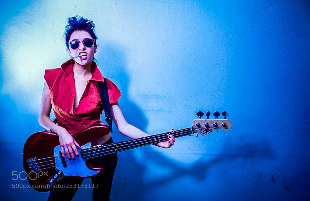 Canon EOS 450D (EOS Rebel XSi / EOS Kiss X2) sample photo. Dania bassplayer! photography