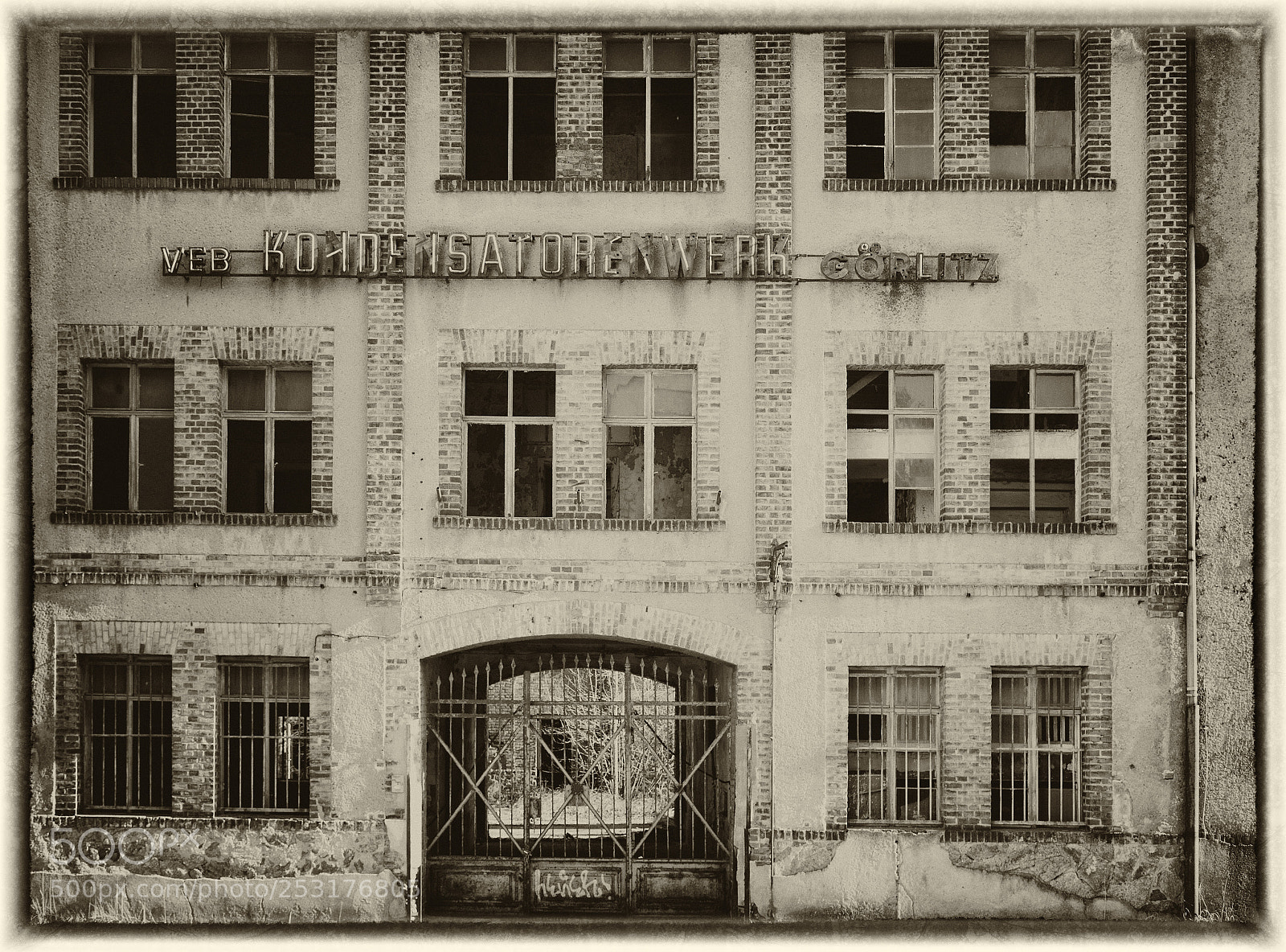 Canon EOS 5D Mark IV sample photo. Old factory photography