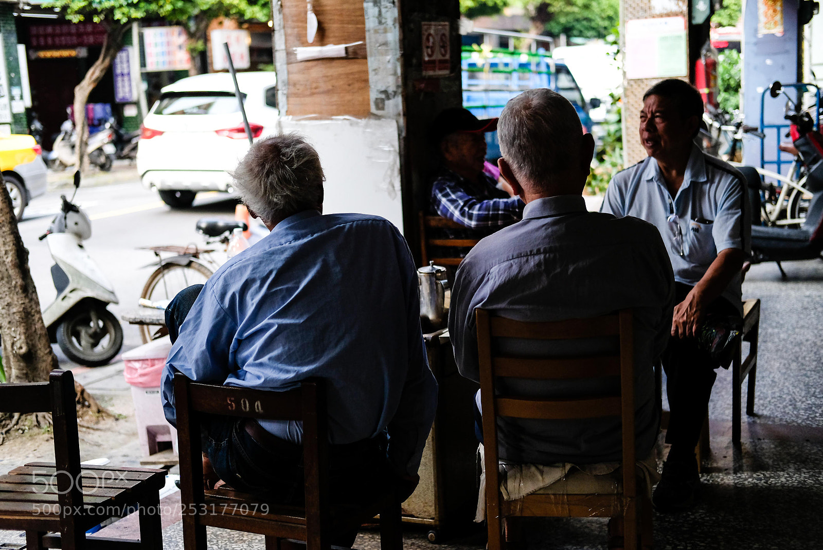 Fujifilm X-T20 sample photo. Group of taiwanese talking photography
