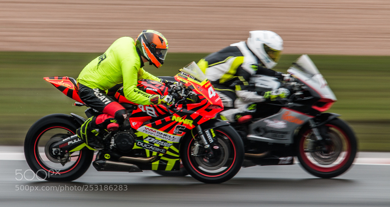 Canon EOS 70D sample photo. Overtaking on the inside photography