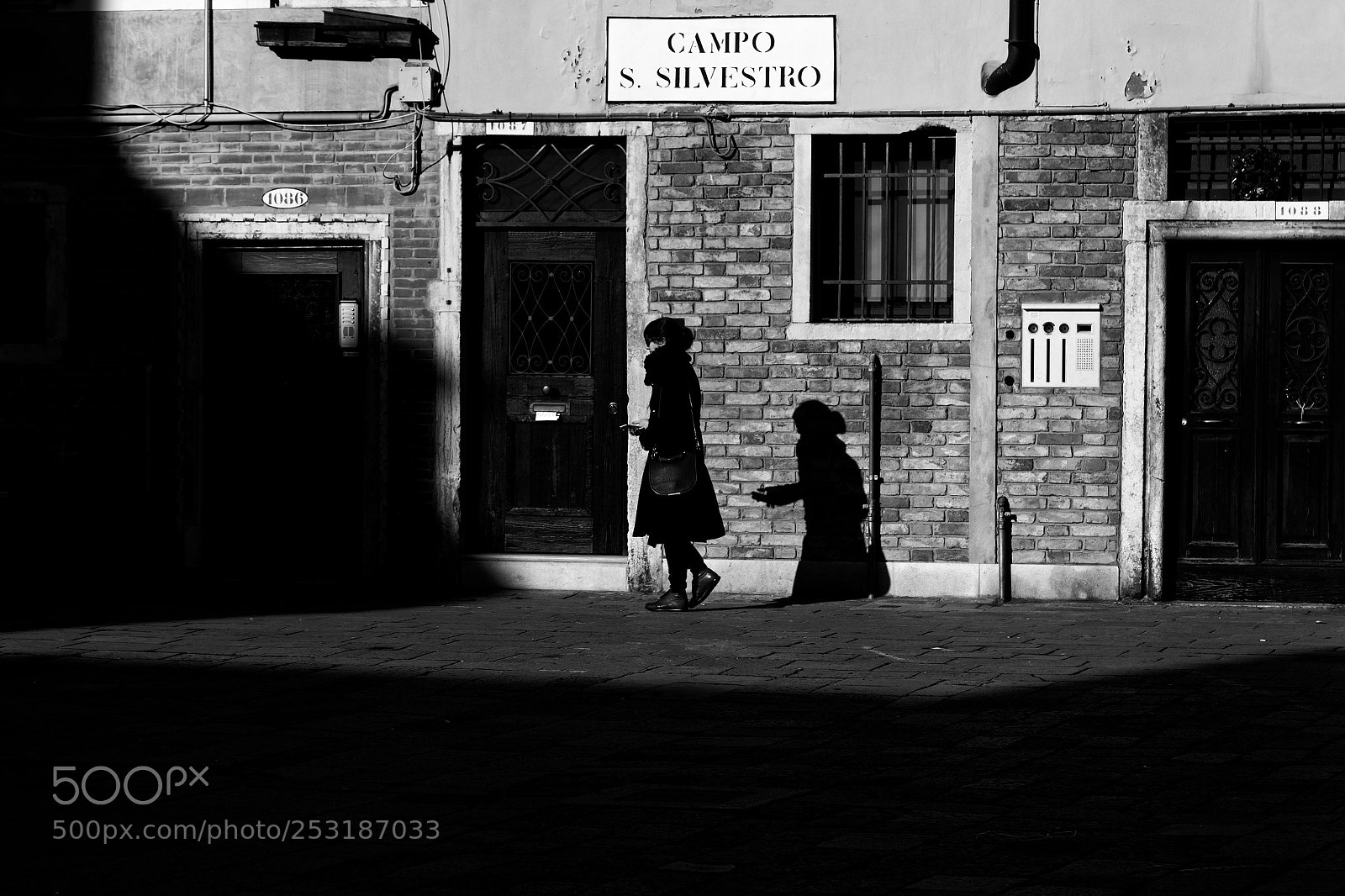 Canon EOS 6D + Canon EF 24-105mm F4L IS USM sample photo. Living in venice photography