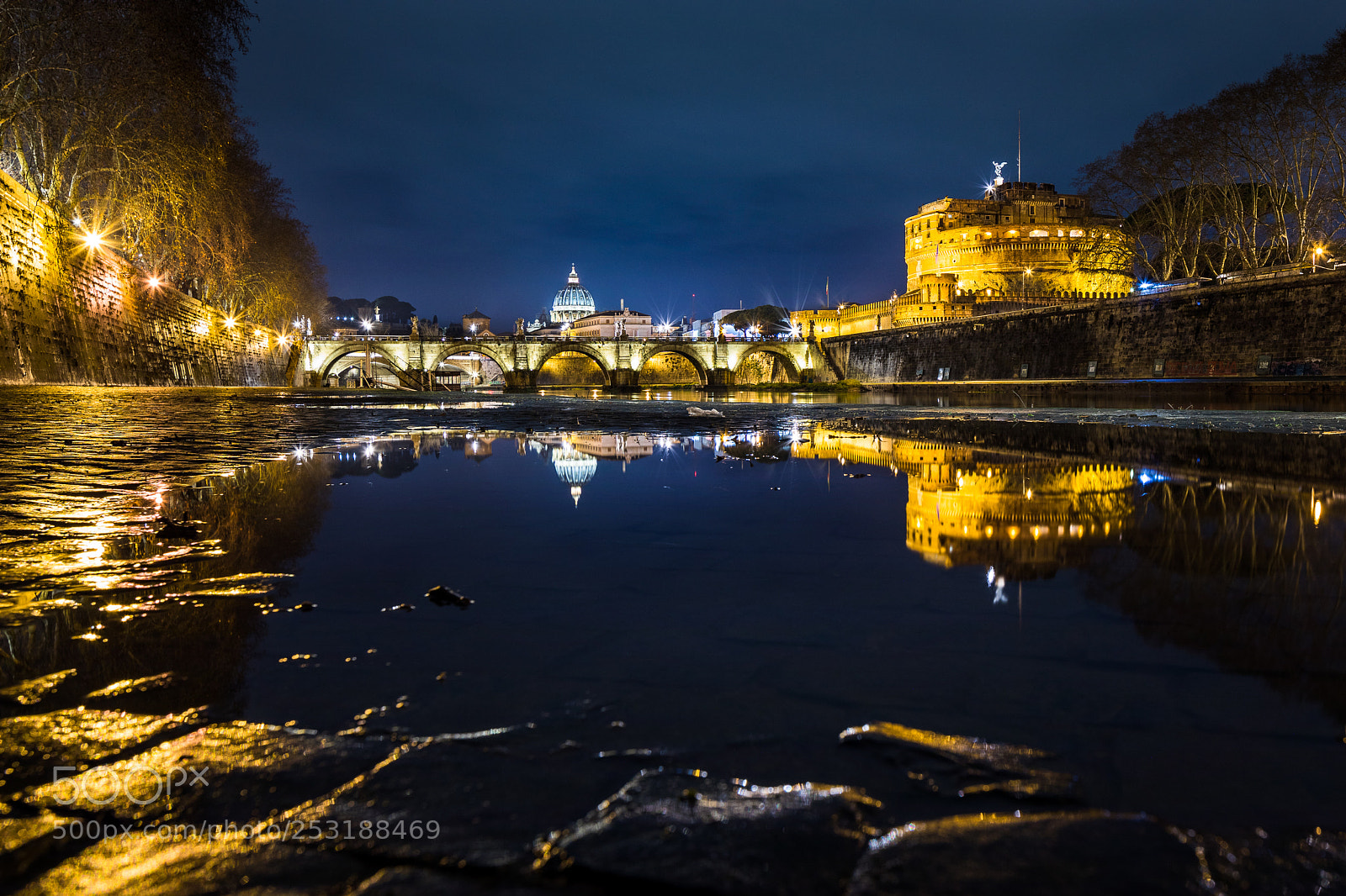 Canon EOS 5D Mark IV sample photo. Night rome photography