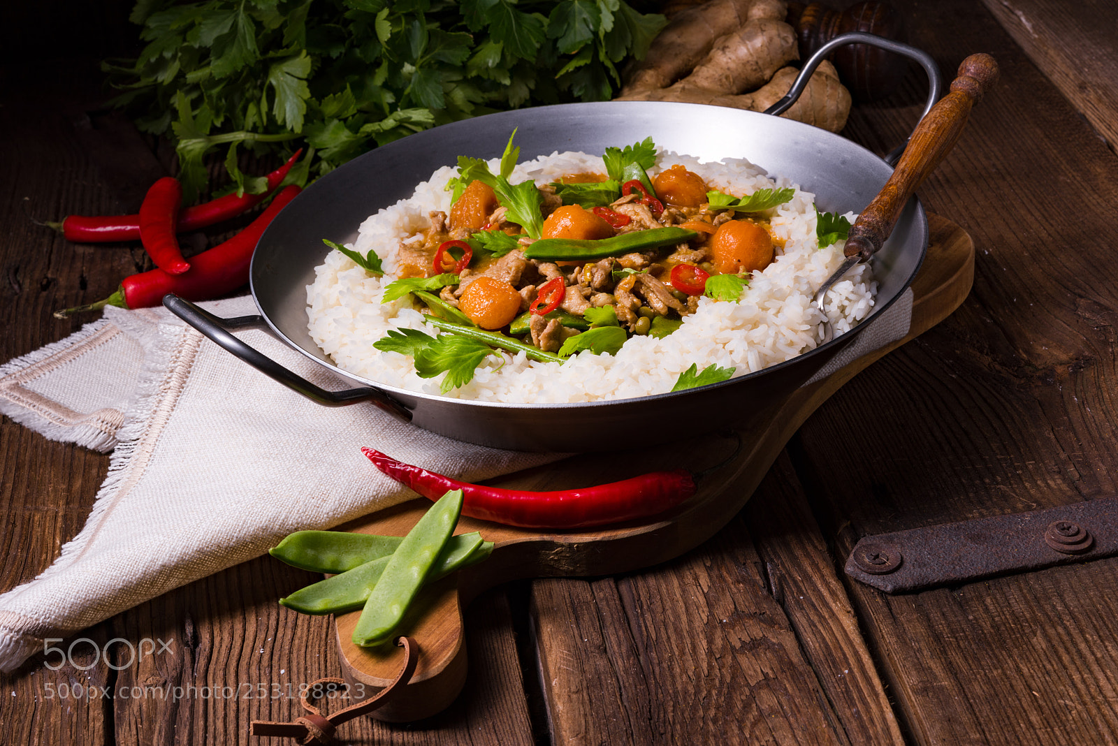 Nikon D810 sample photo. Wok pan with meat photography