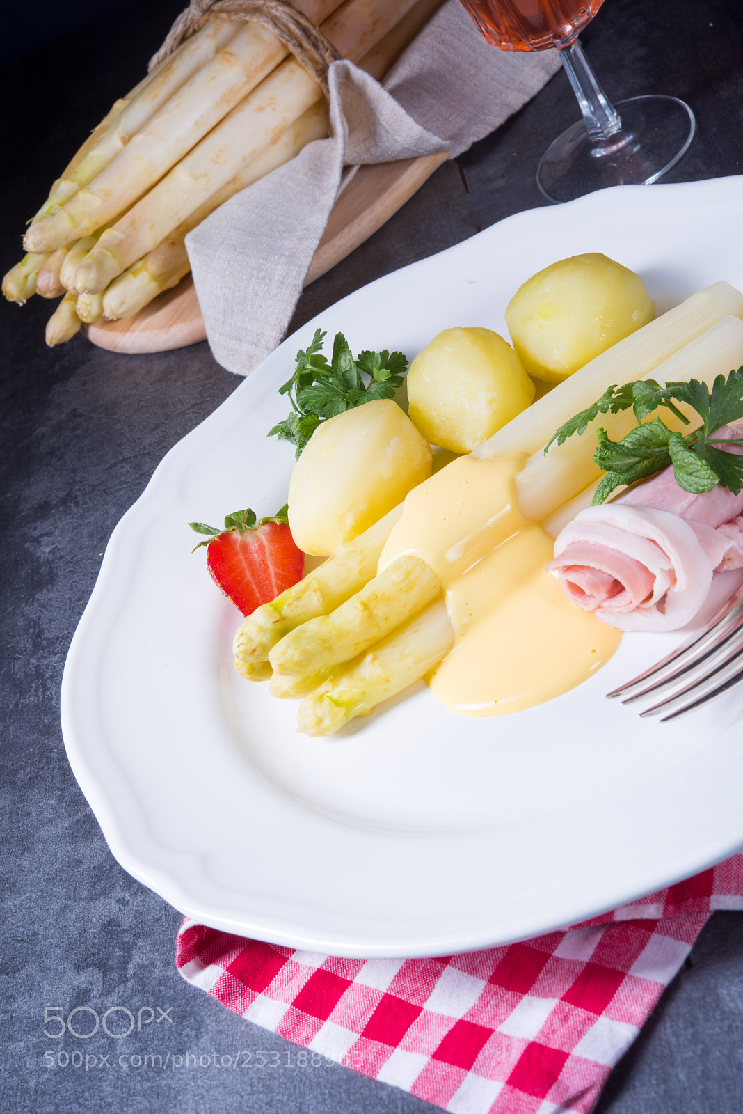 Nikon D810 sample photo. Asparagus with boiled ham photography