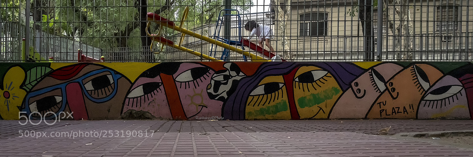 Olympus OM-D E-M1 sample photo. Mural en plaza de photography