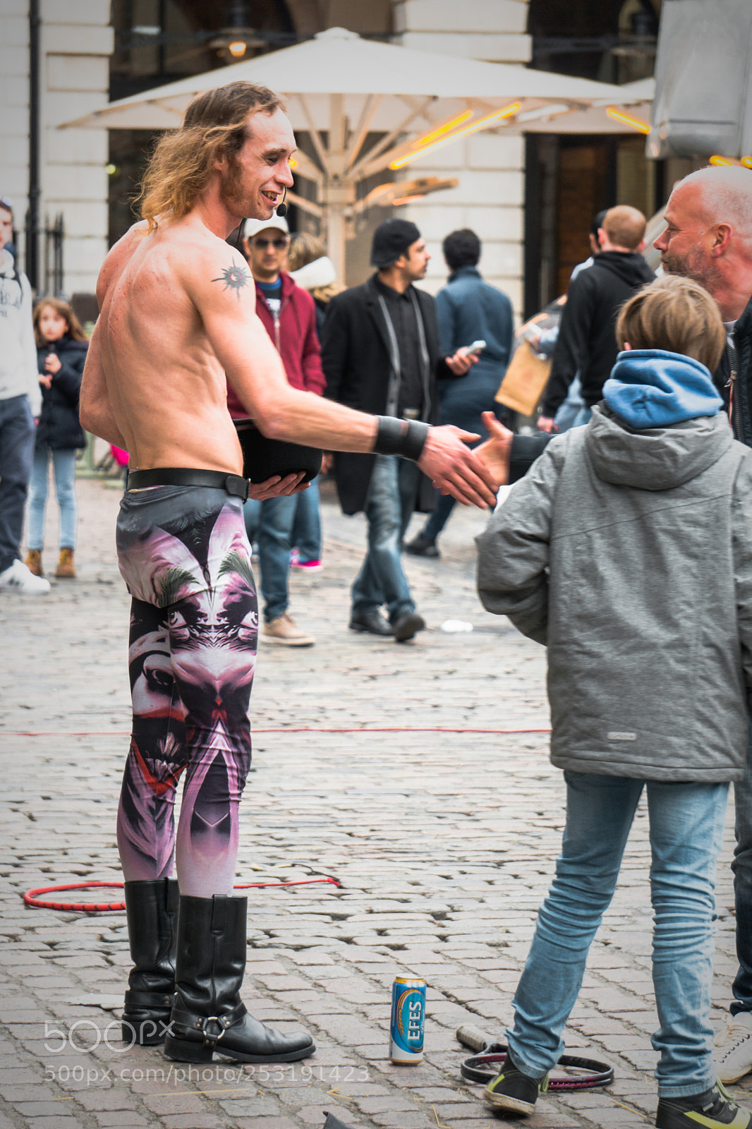 Sony a6000 sample photo. Street performer photography