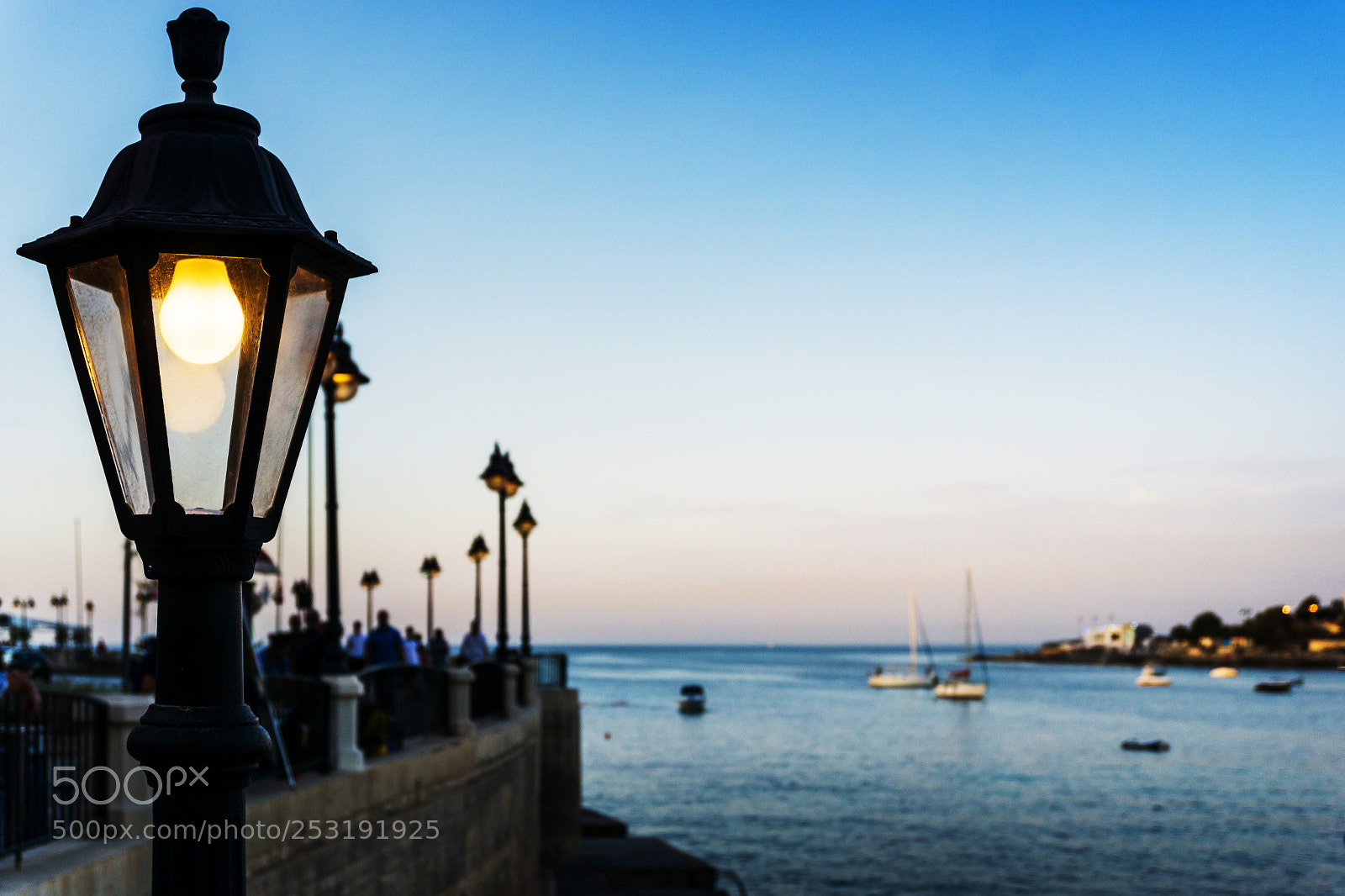 Sony a6000 sample photo. Typical lamp post in photography