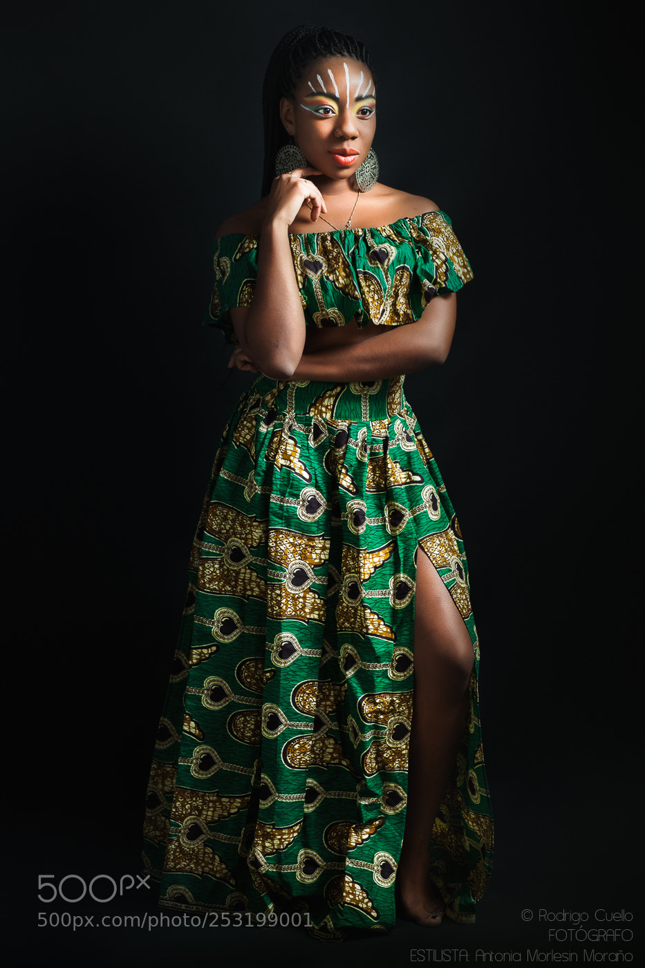 Canon EOS 5D Mark II sample photo. Africa vestidos () photography