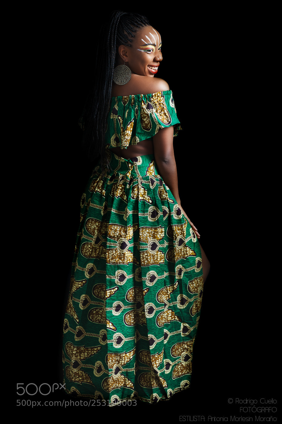 Canon EOS 5D Mark II sample photo. Africa vestidos () photography