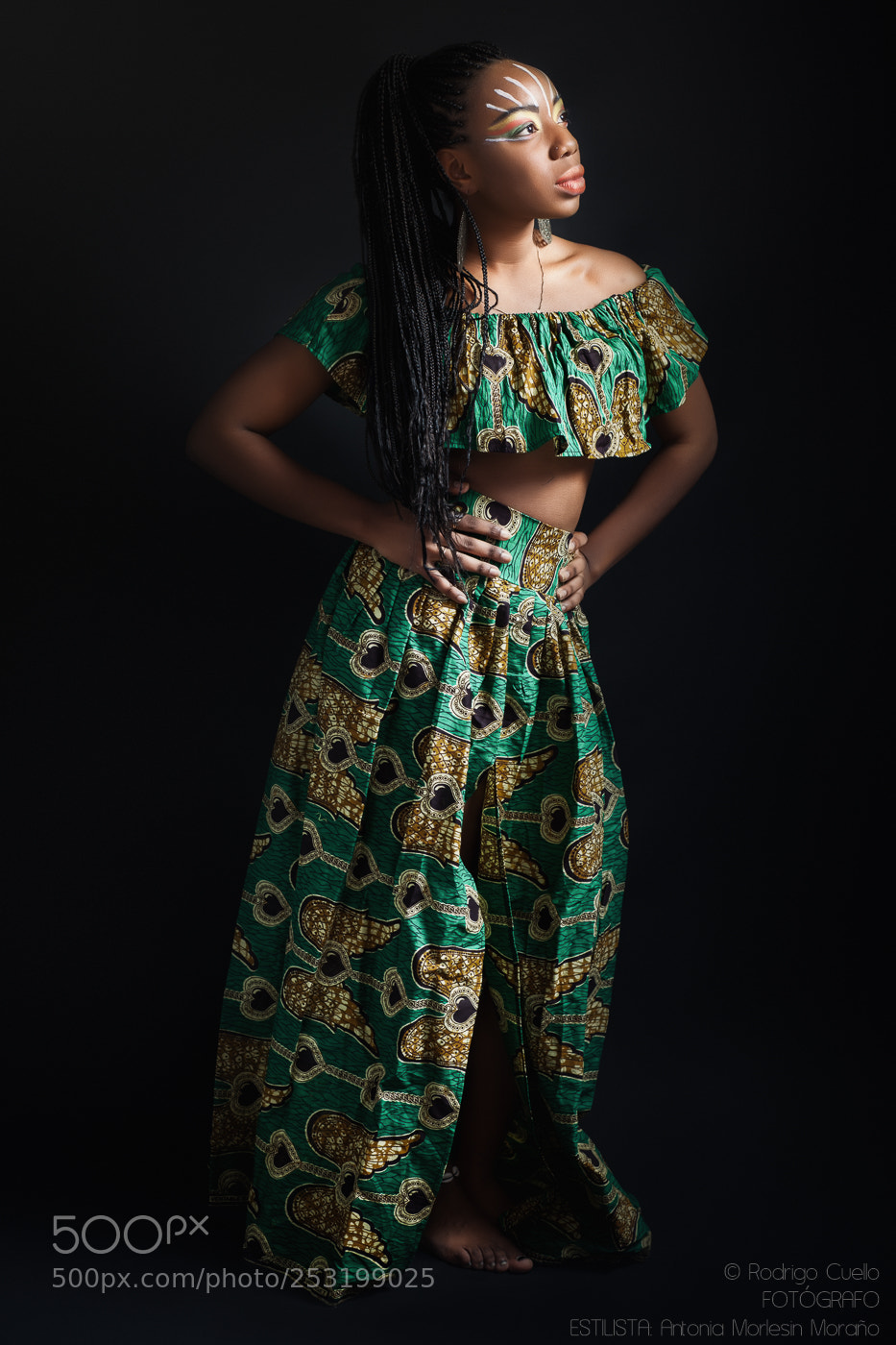 Canon EOS 5D Mark II sample photo. Africa vestidos () photography