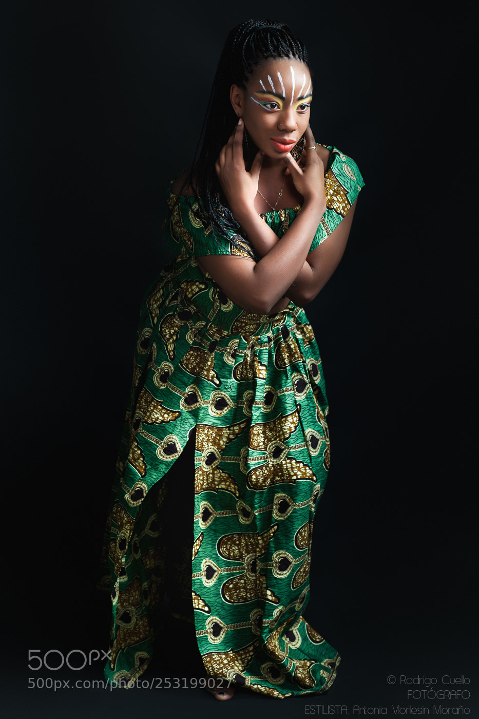Canon EOS 5D Mark II sample photo. Africa vestidos () photography