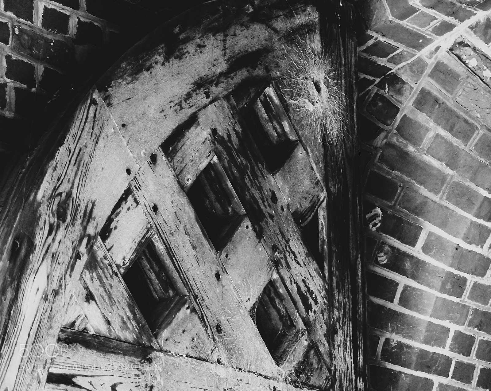 Nikon D5500 sample photo. Iron, wood and brick photography