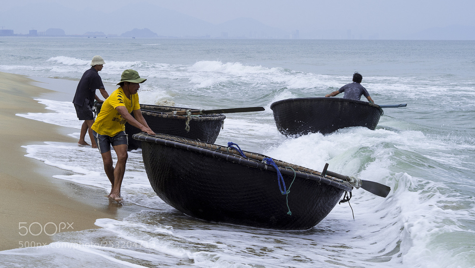 Olympus PEN-F sample photo. Fishermen in vietnam. photography