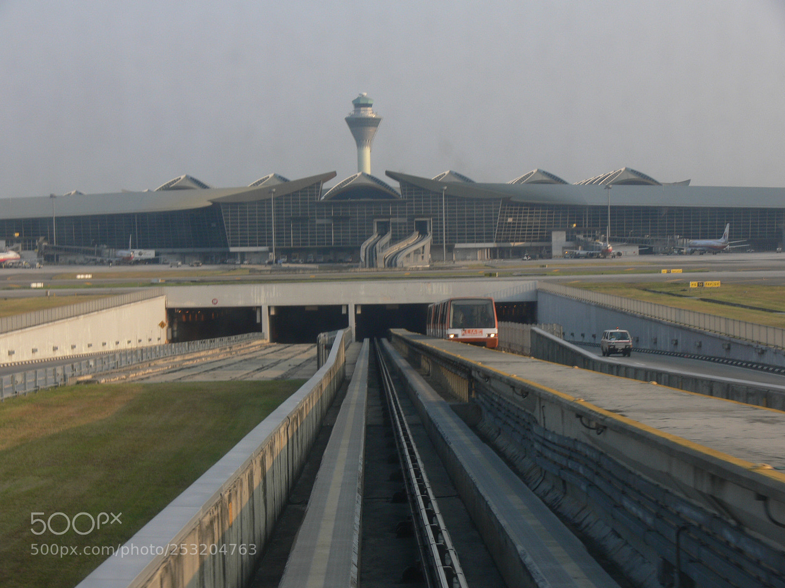 Panasonic DMC-FZ30 sample photo. Klia  transit photography