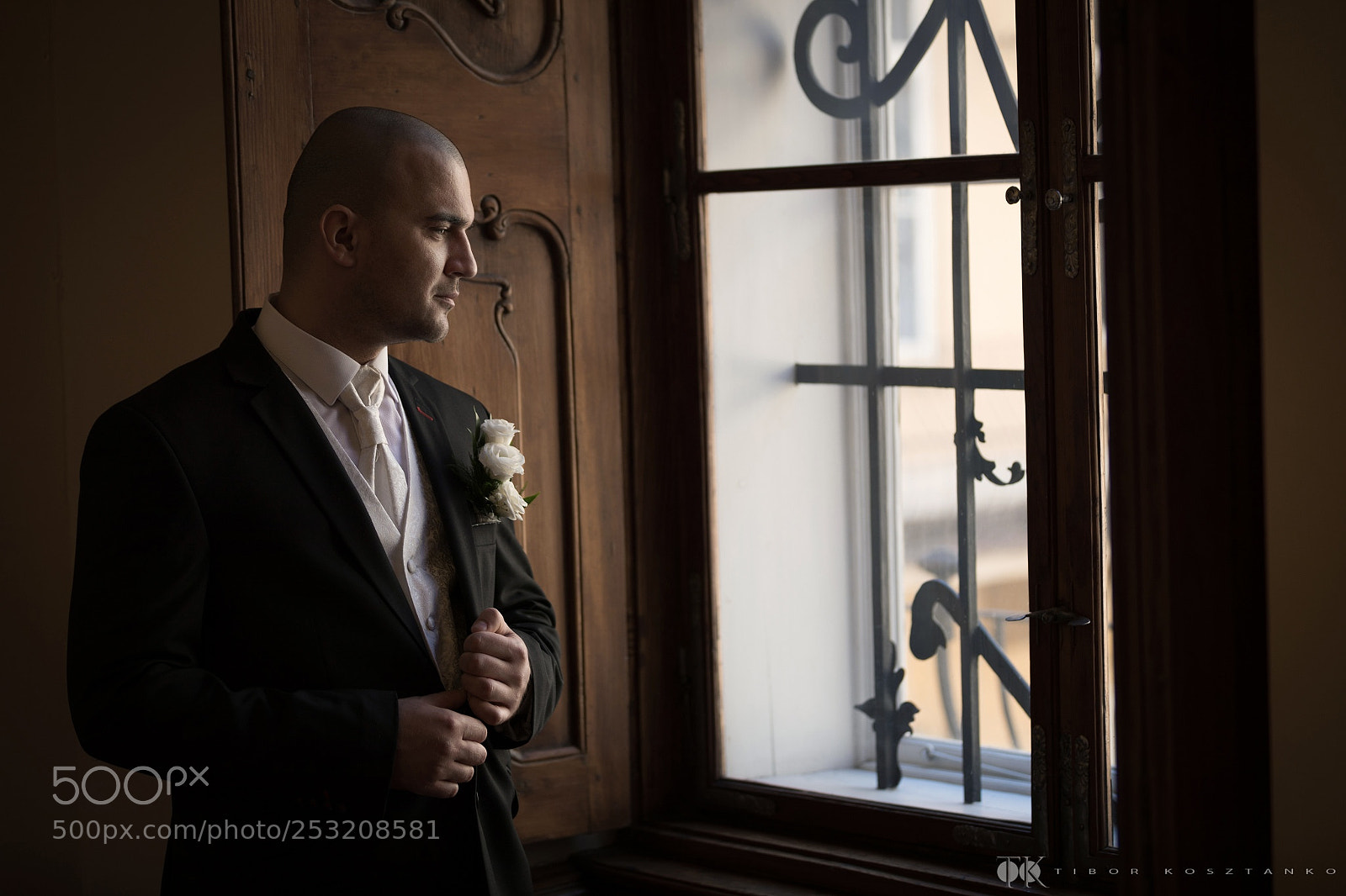 Canon EOS 5D Mark IV sample photo. Groom photography