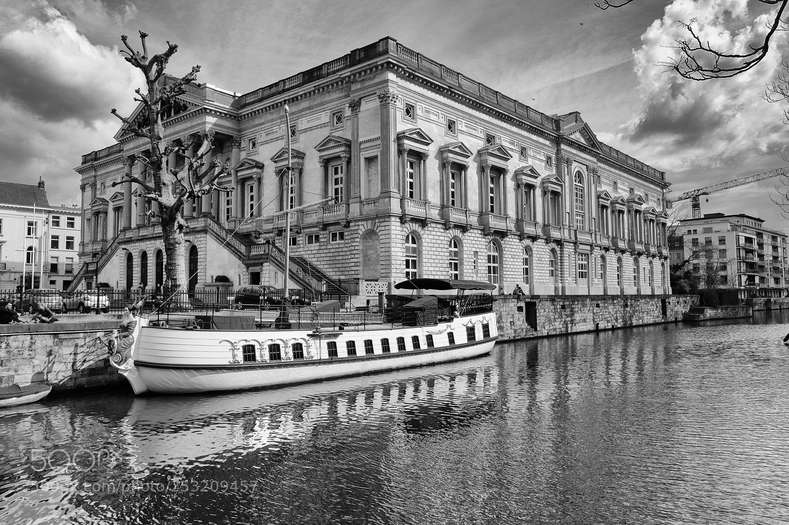 Canon EOS 750D (EOS Rebel T6i / EOS Kiss X8i) sample photo. Old court house ghent photography