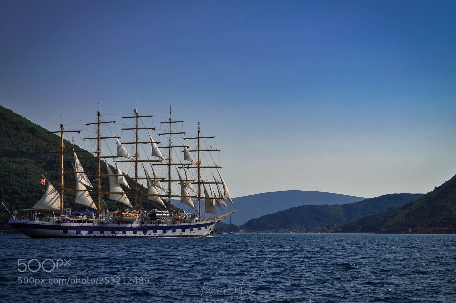Nikon D5000 sample photo. Cruising photography