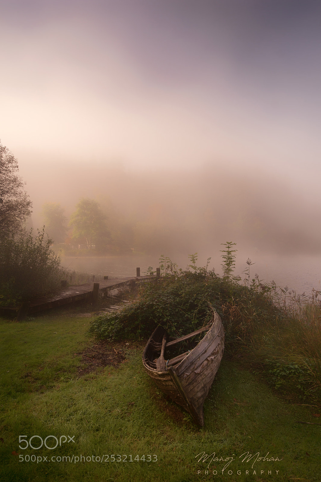 Sony ILCA-77M2 sample photo. The abandoned boat photography
