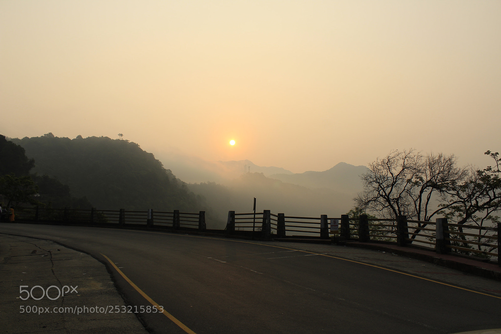 Canon EOS 1300D (EOS Rebel T6 / EOS Kiss X80) sample photo. Breezy morning photography