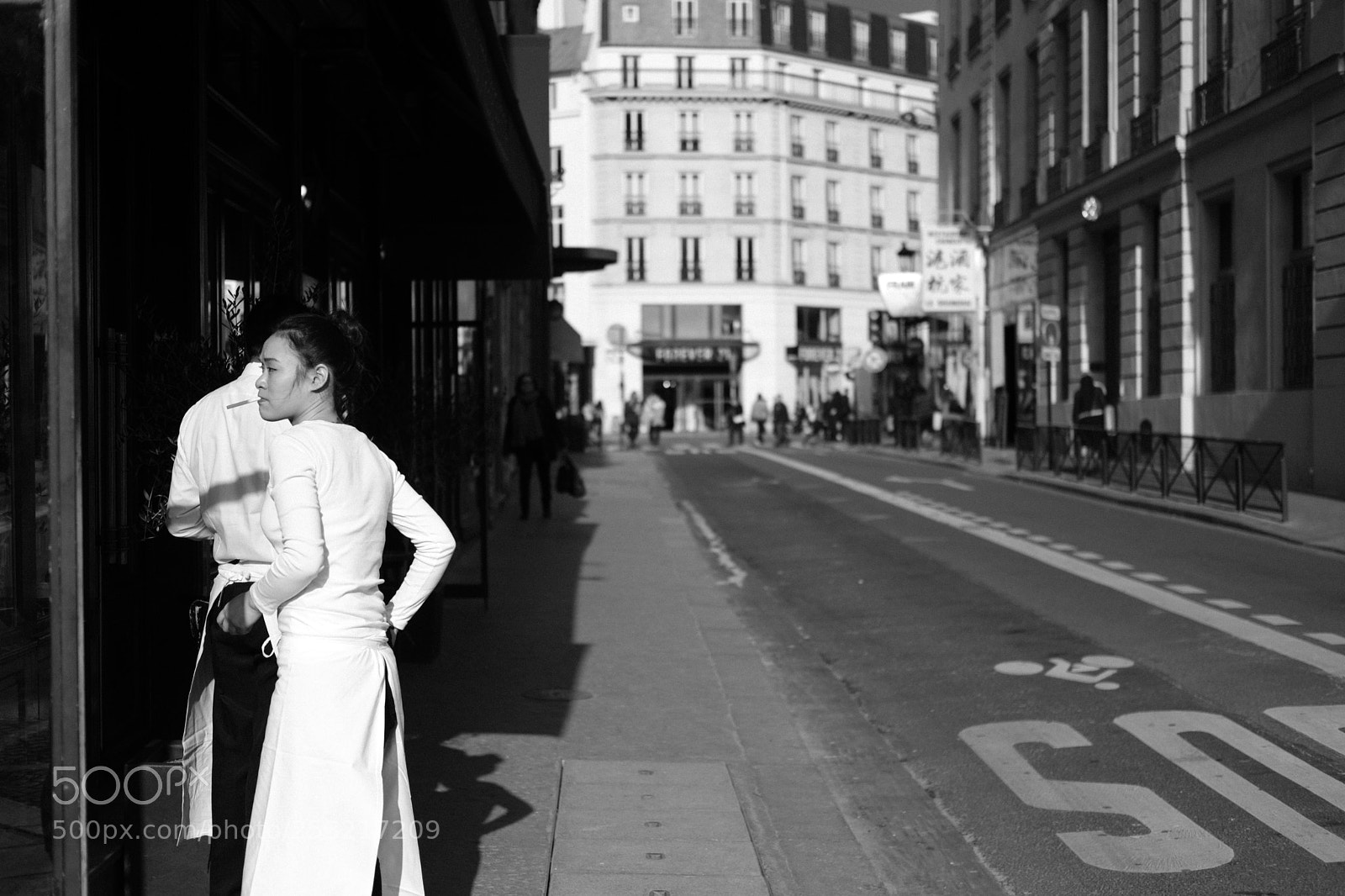 Fujifilm X-Pro2 sample photo. Smoke break in paris photography