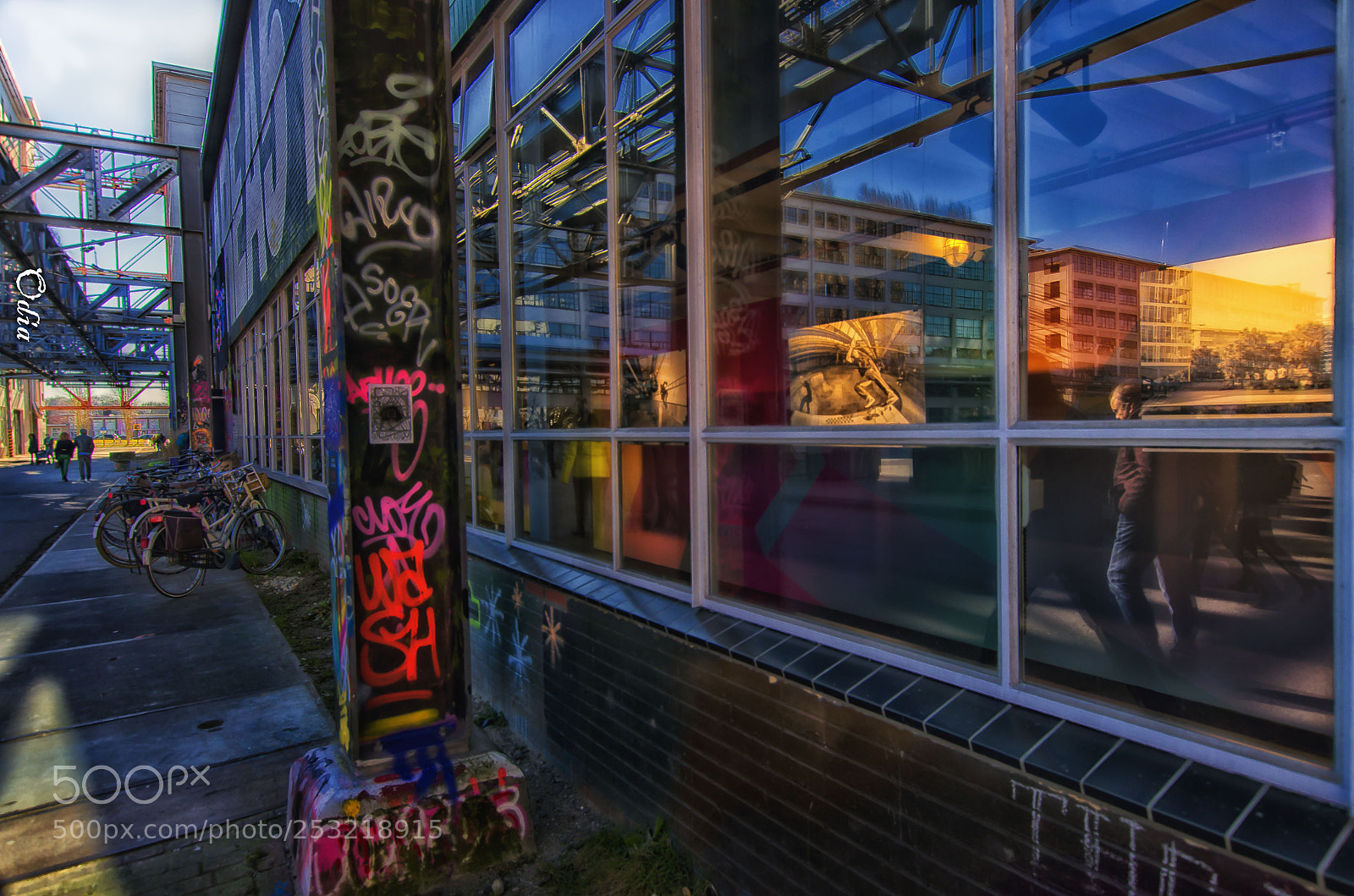 Nikon D5100 sample photo. Graffiti & reflection photography