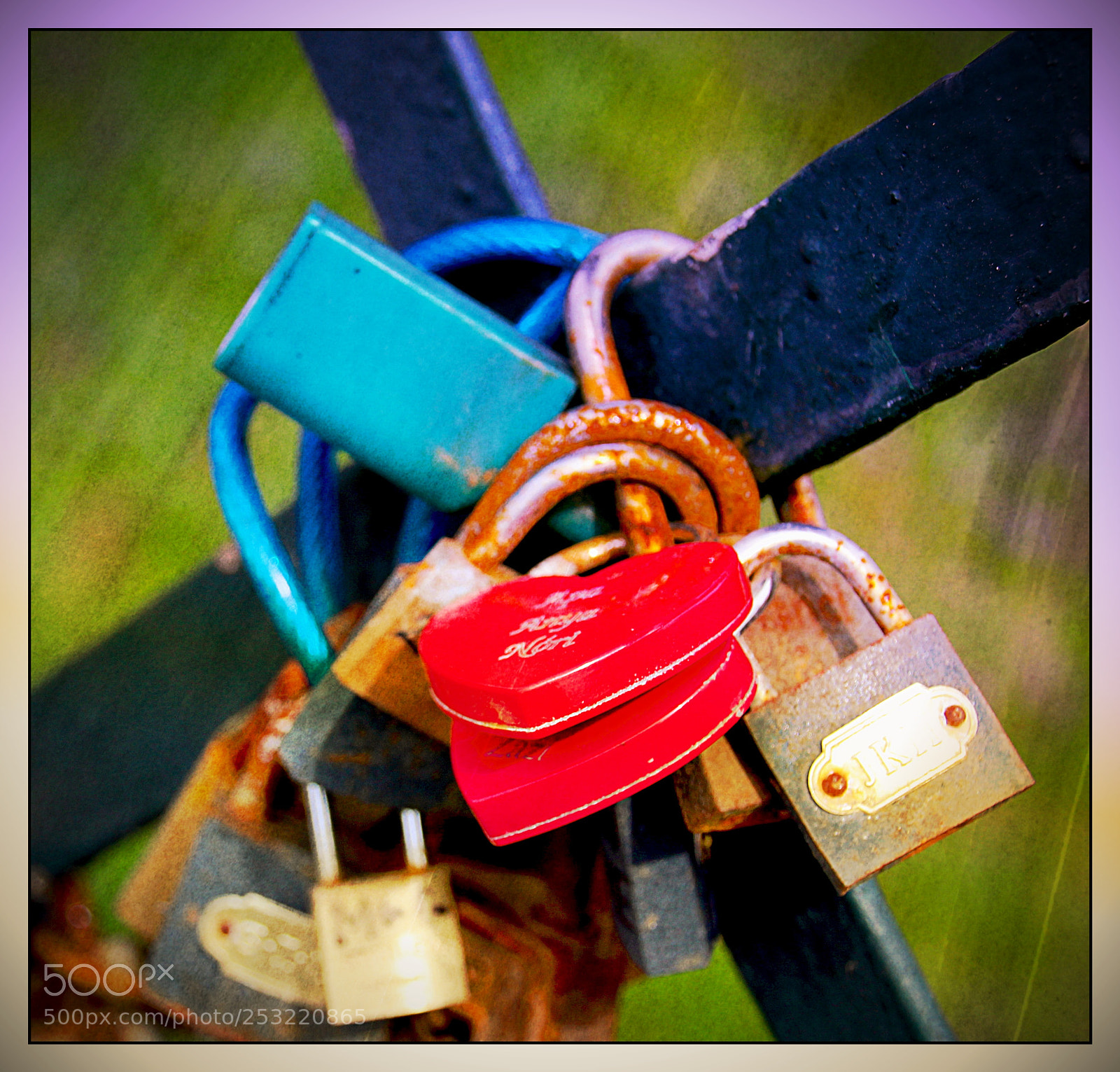 Canon EOS 1300D (EOS Rebel T6 / EOS Kiss X80) sample photo. Padlocks photography