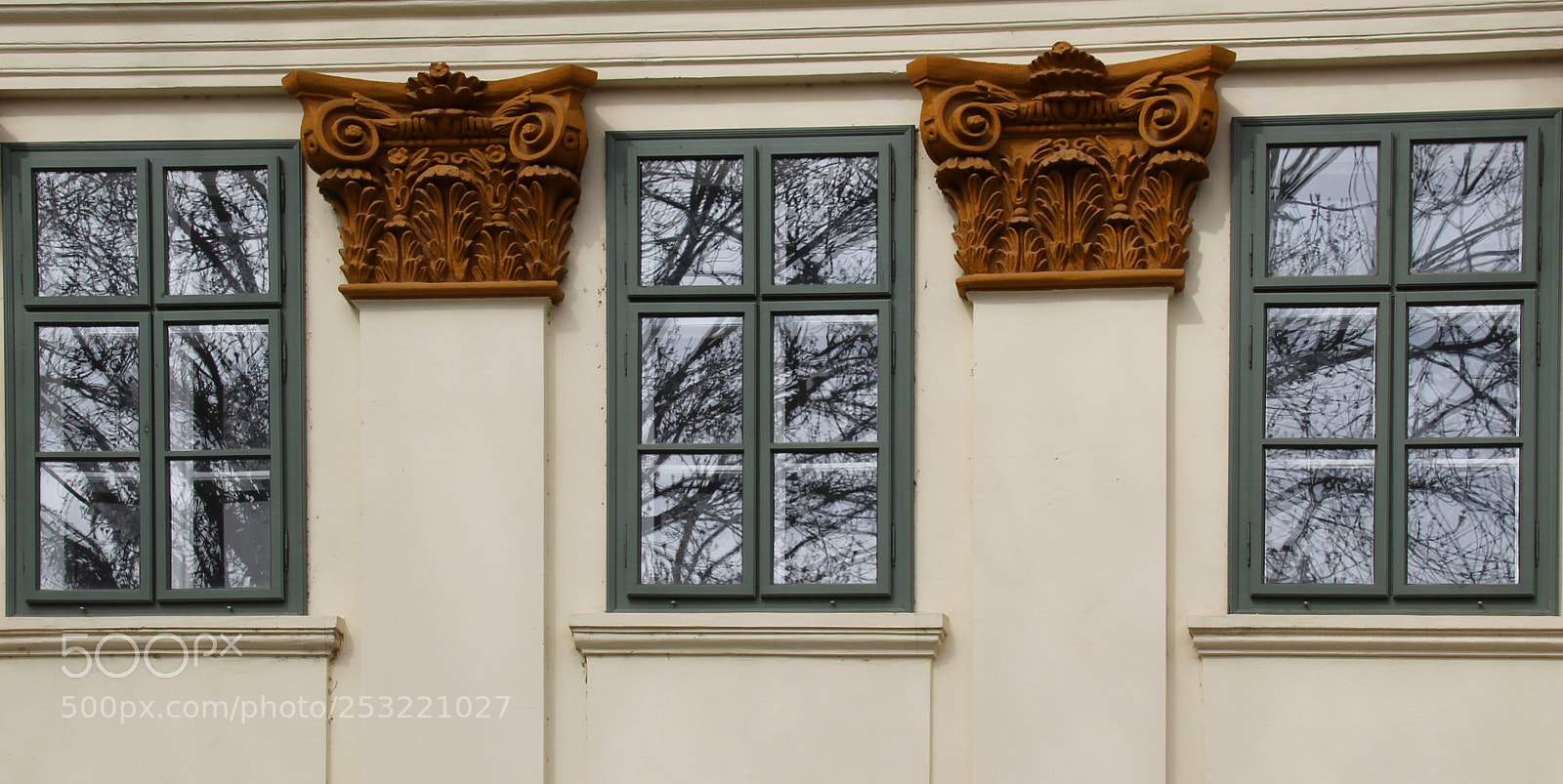 Canon EOS 1300D (EOS Rebel T6 / EOS Kiss X80) sample photo. Windows variations photography
