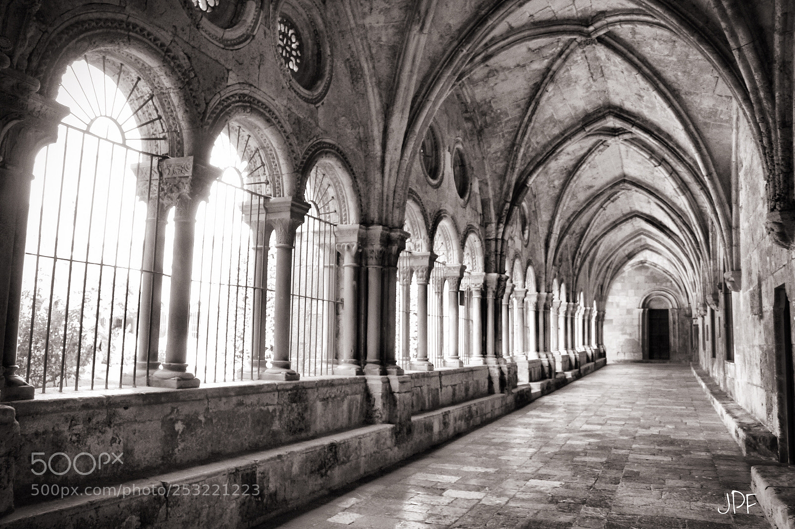 Canon EOS 700D (EOS Rebel T5i / EOS Kiss X7i) sample photo. Tarragona cathedral photography