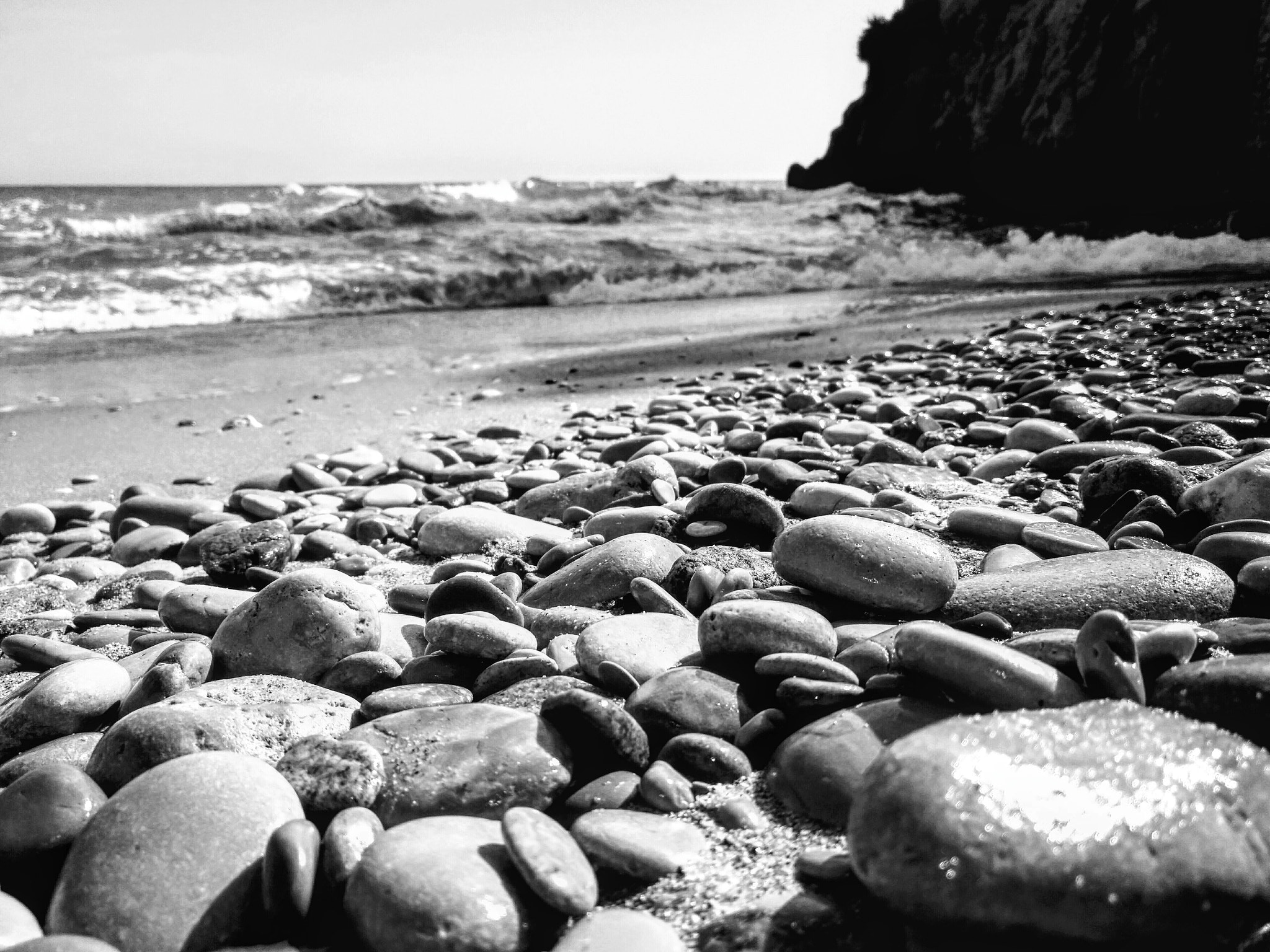 HUAWEI nova plus sample photo. M.g. corner of stones on the beach photography