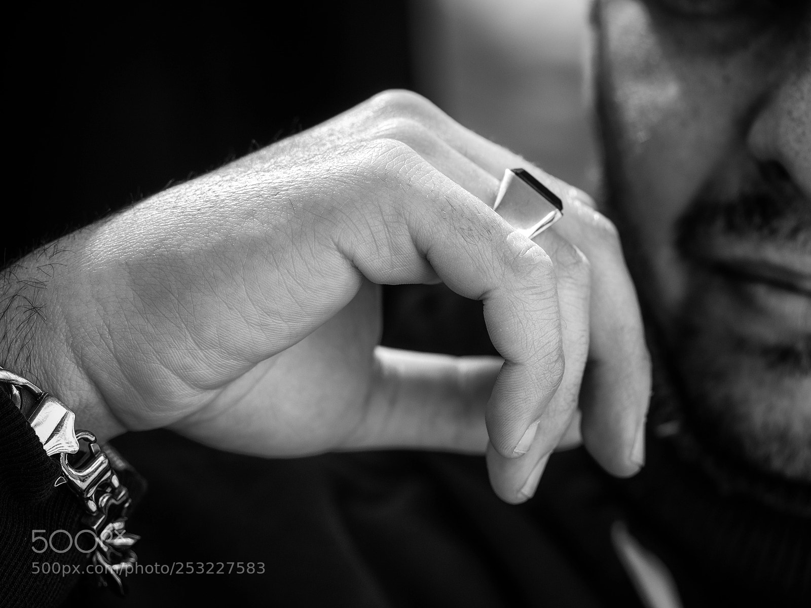 Olympus OM-D E-M10 III sample photo. The ring photography