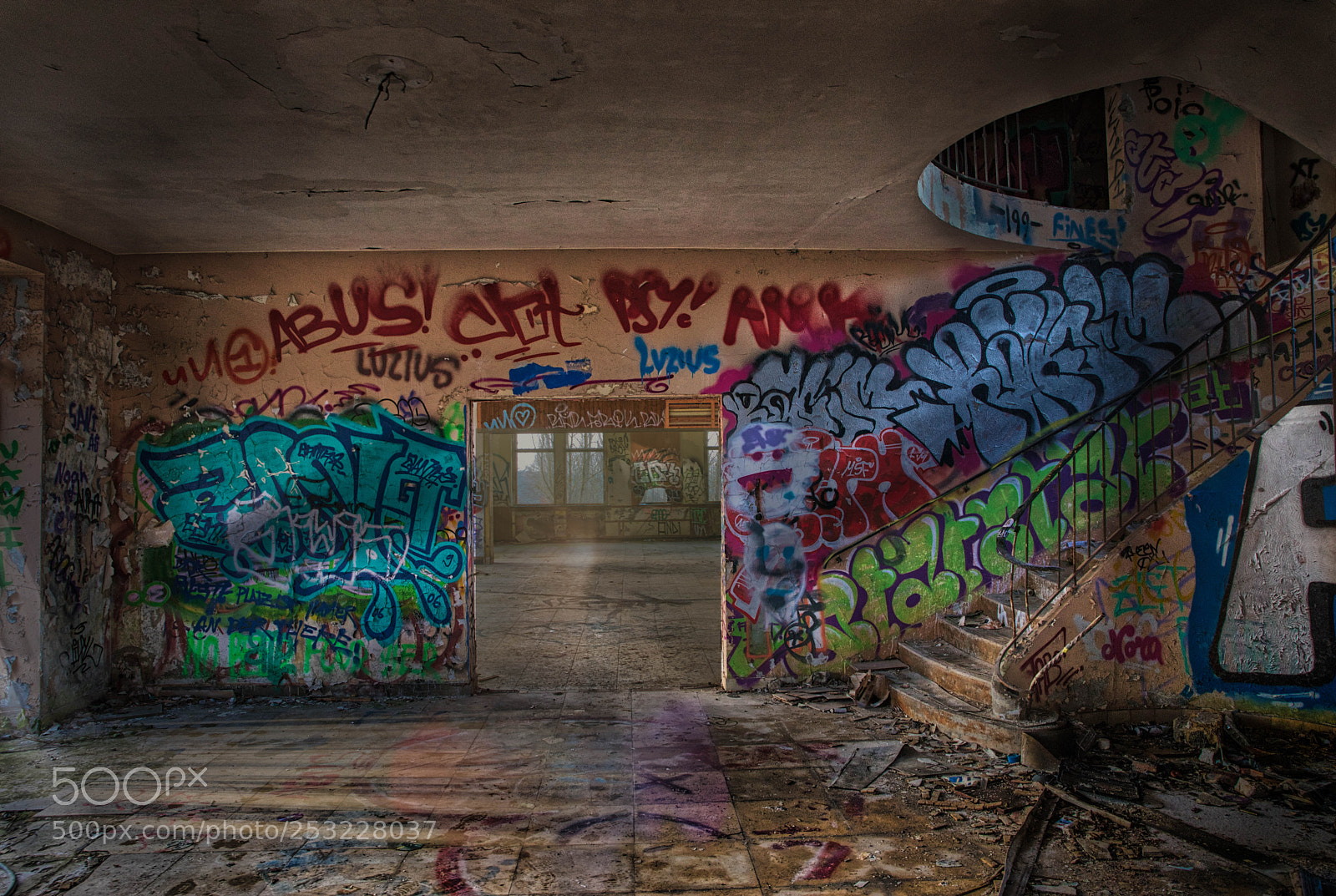 Canon EOS 5D Mark IV sample photo. Orange room photography