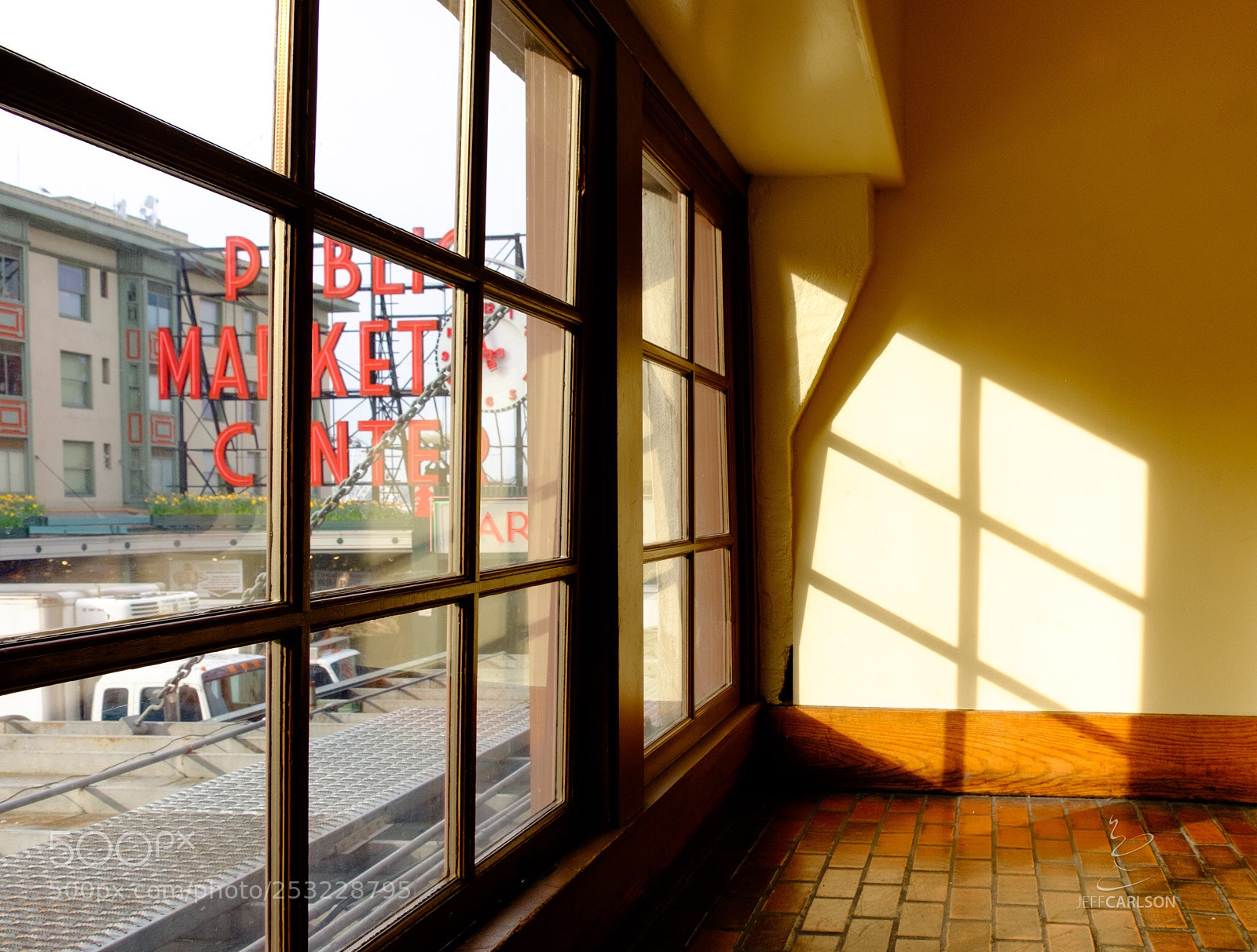 Fujifilm X-T1 sample photo. Pike place market morning photography