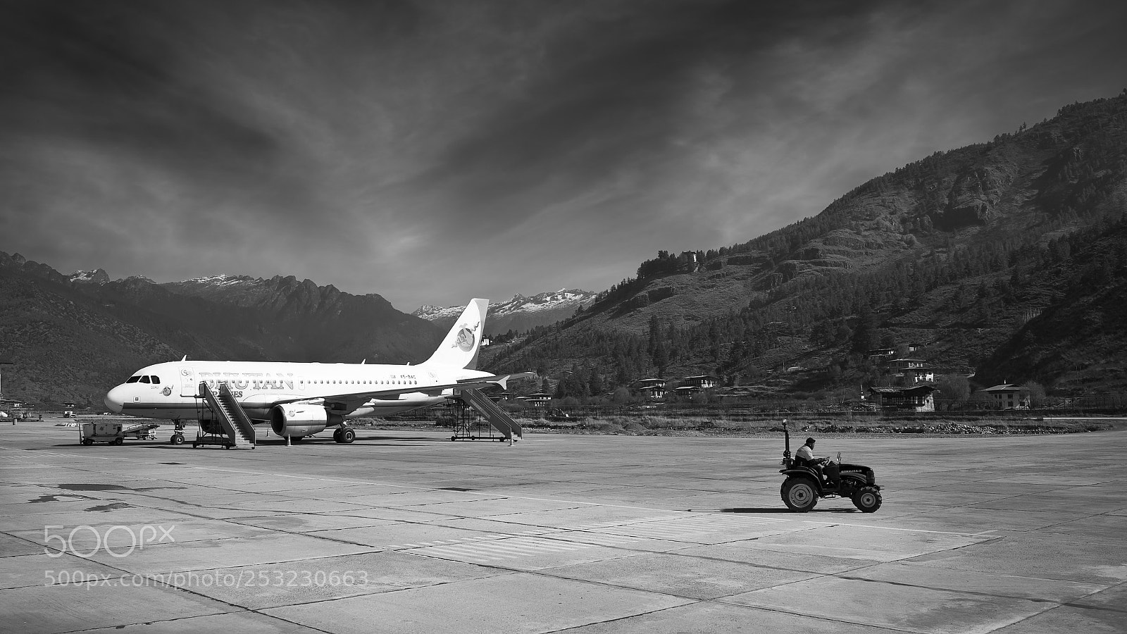 Sony Cyber-shot DSC-RX1R II sample photo. Into bhutan arriving at photography