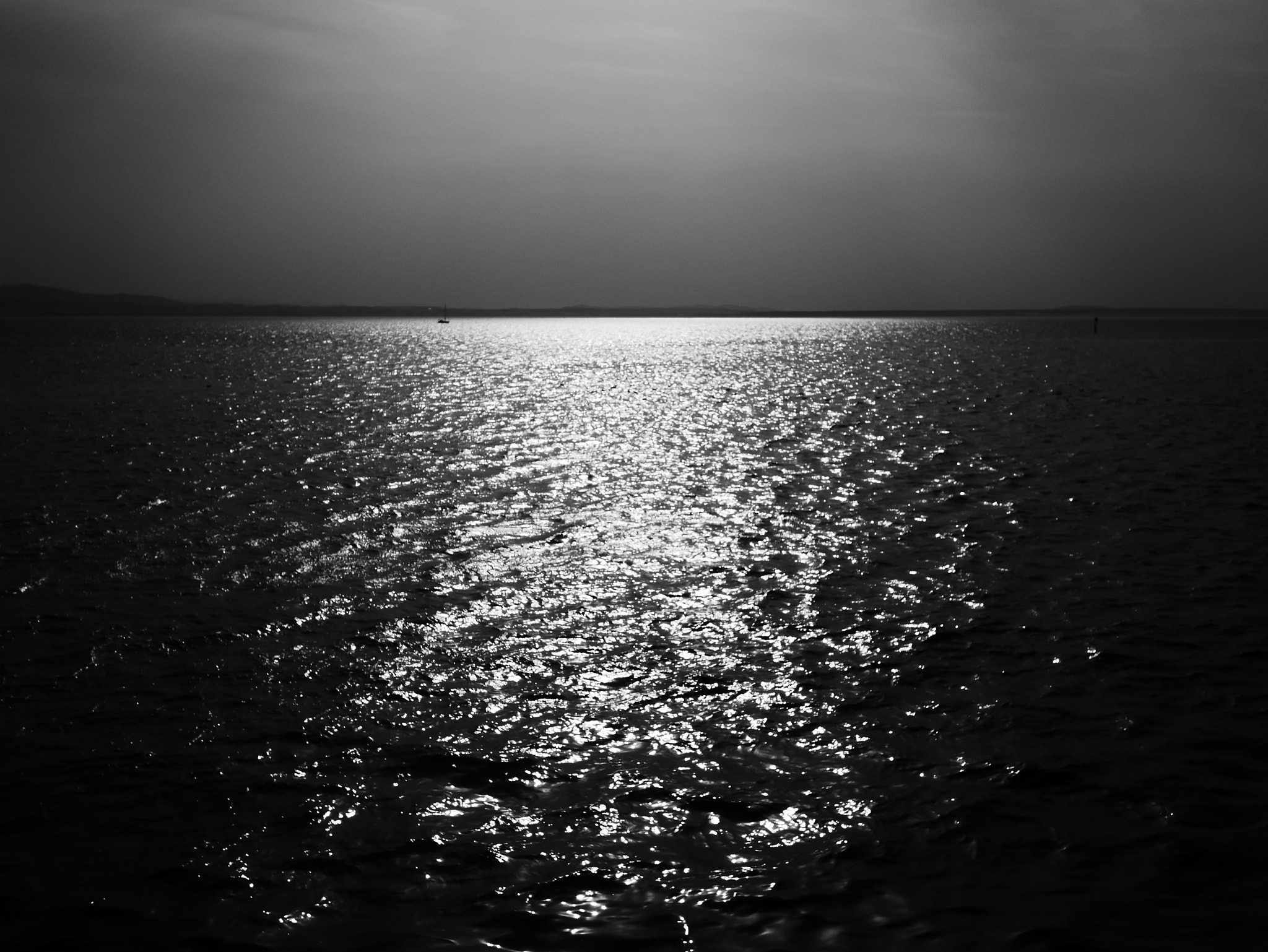 Panasonic Lumix DMC-GF7 sample photo. Into the sea photography