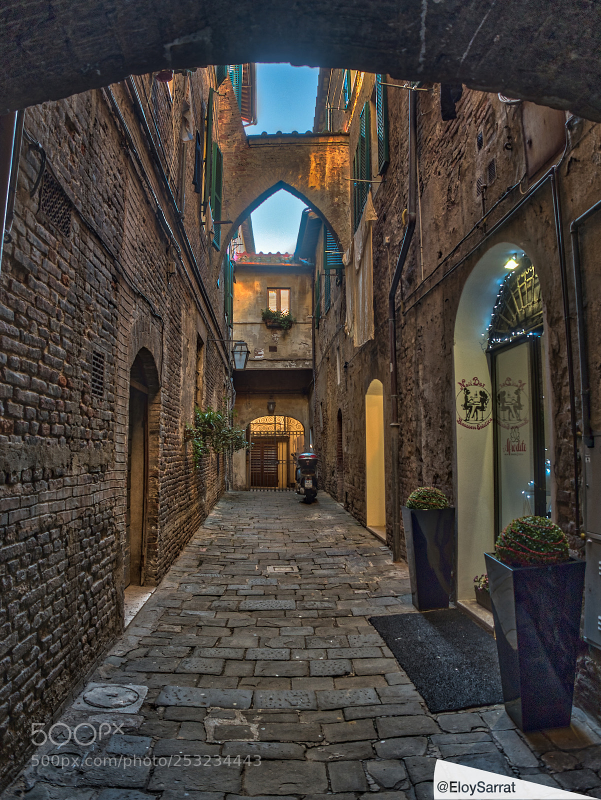 Olympus OM-D E-M5 II sample photo. Siena, a beautiful medieval photography