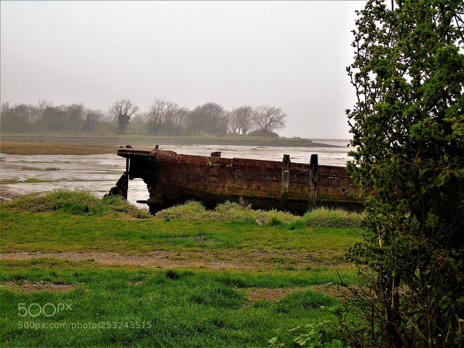 Sony Cyber-shot DSC-H400 sample photo. Rusty boat photography