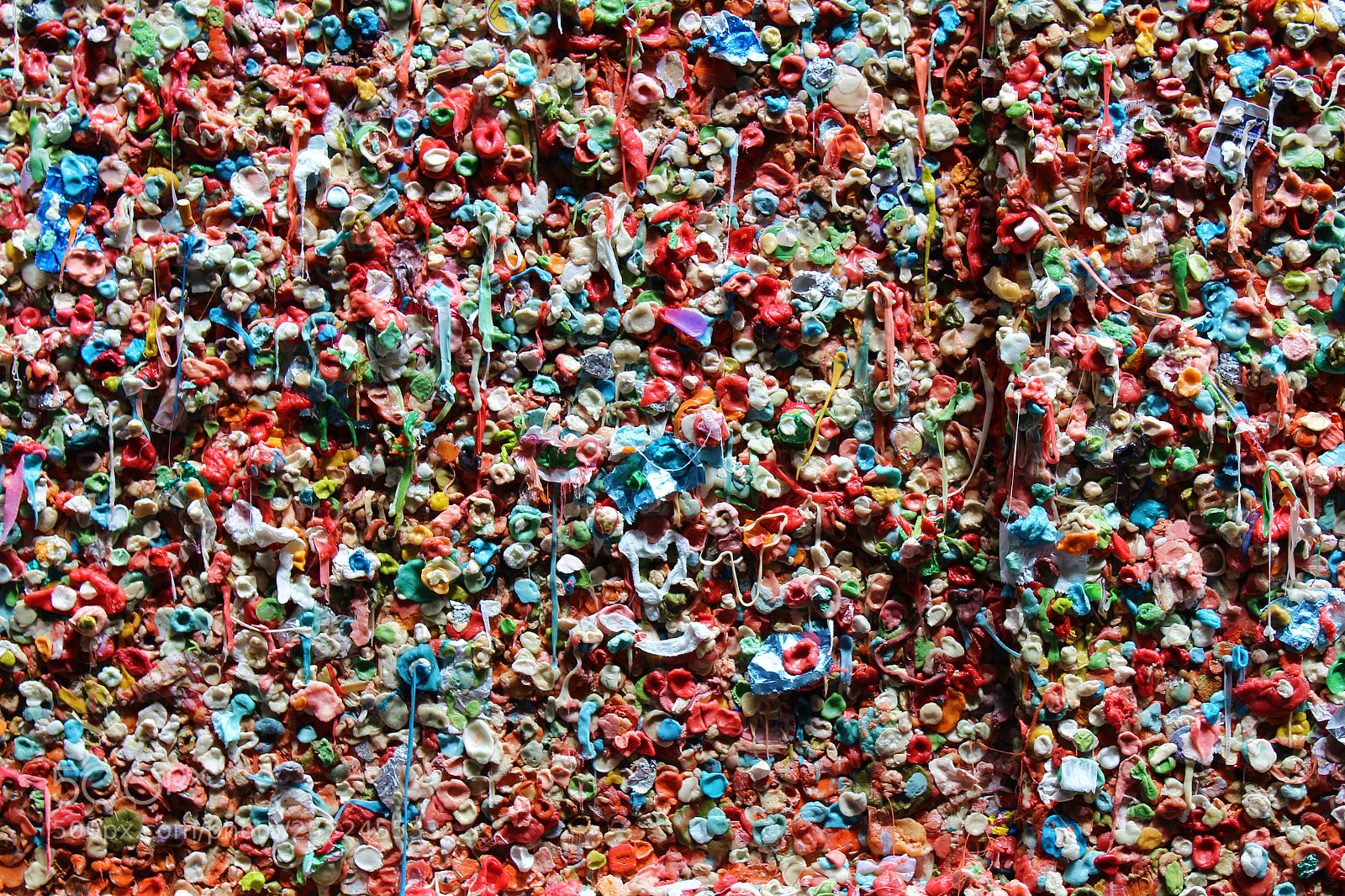 Canon EOS 1300D (EOS Rebel T6 / EOS Kiss X80) sample photo. Gum wall photography