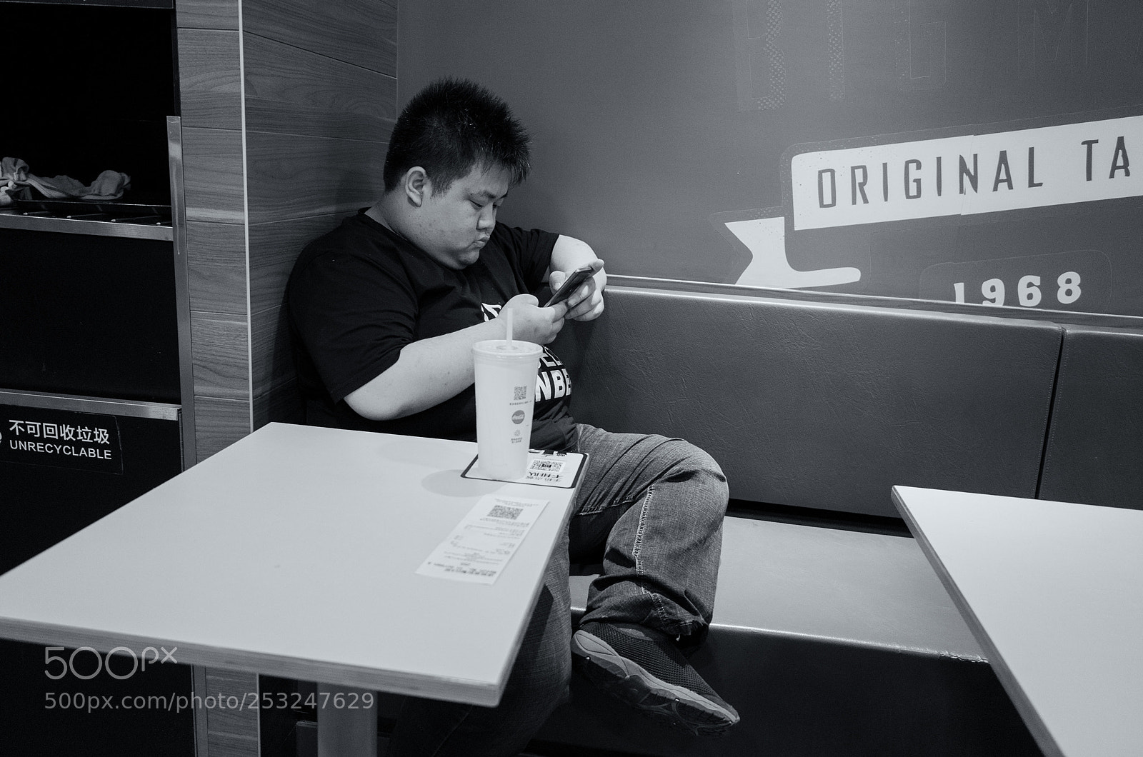 Ricoh GR II sample photo. 飞机场的凌晨两点半 photography