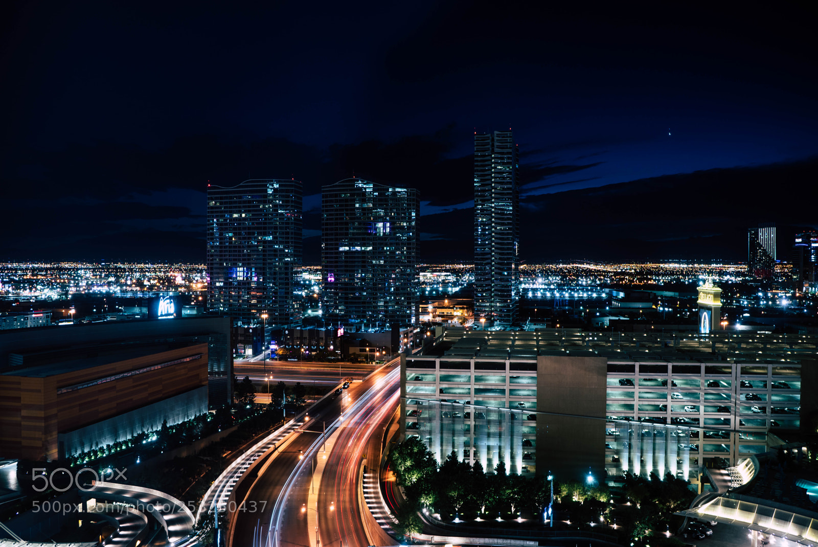 Sony a6300 sample photo. The skyscrapers in my photography