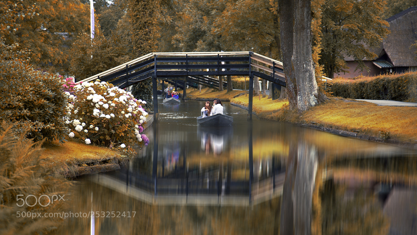 Canon EOS 5D Mark II sample photo. Giethoorn photography