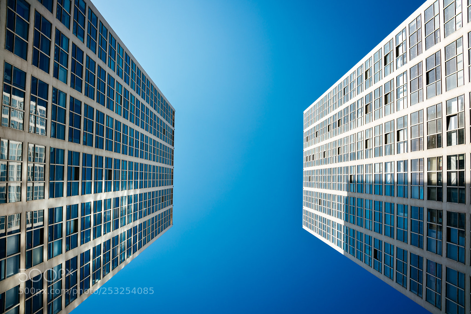 Sony Cyber-shot DSC-RX1R II sample photo. White&blue photography