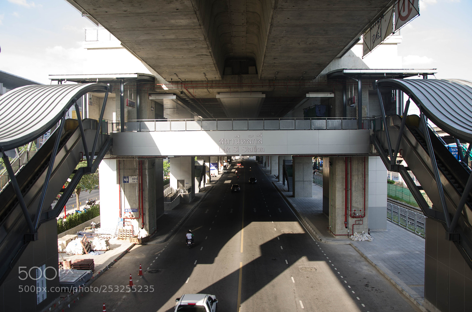 Nikon D7000 sample photo. Skytrain station in bangkok photography