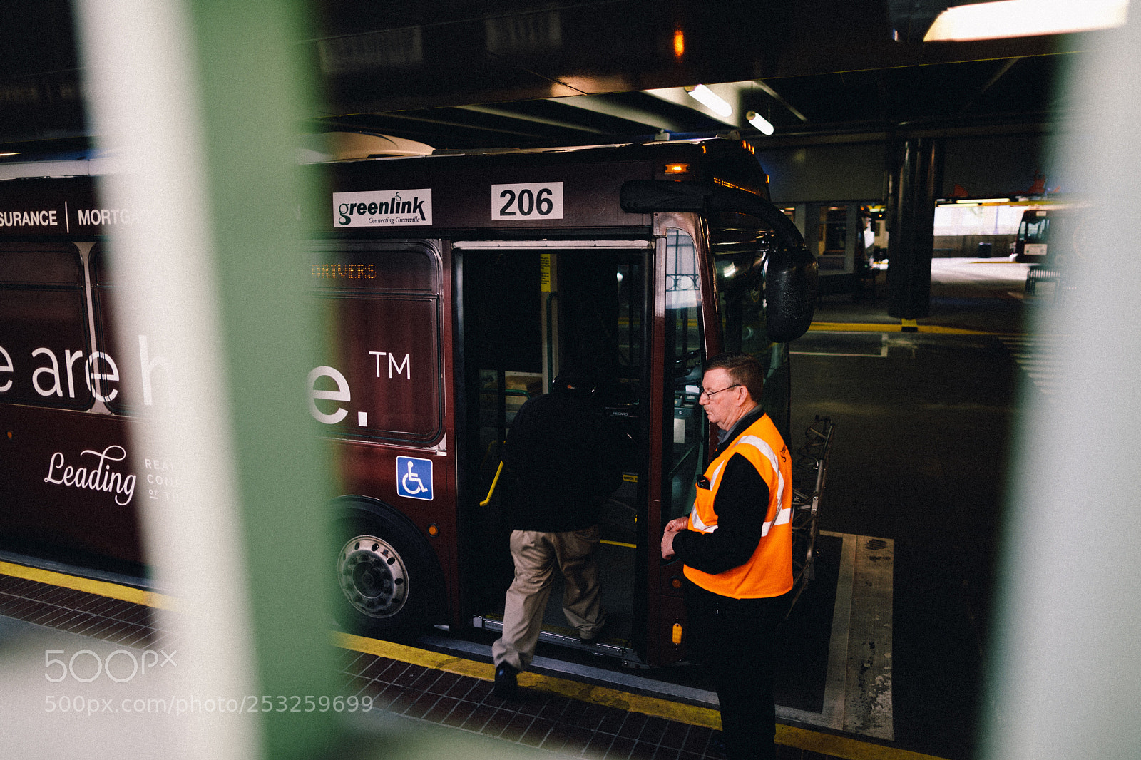 Canon EOS 5D Mark IV sample photo. Bus stop photography